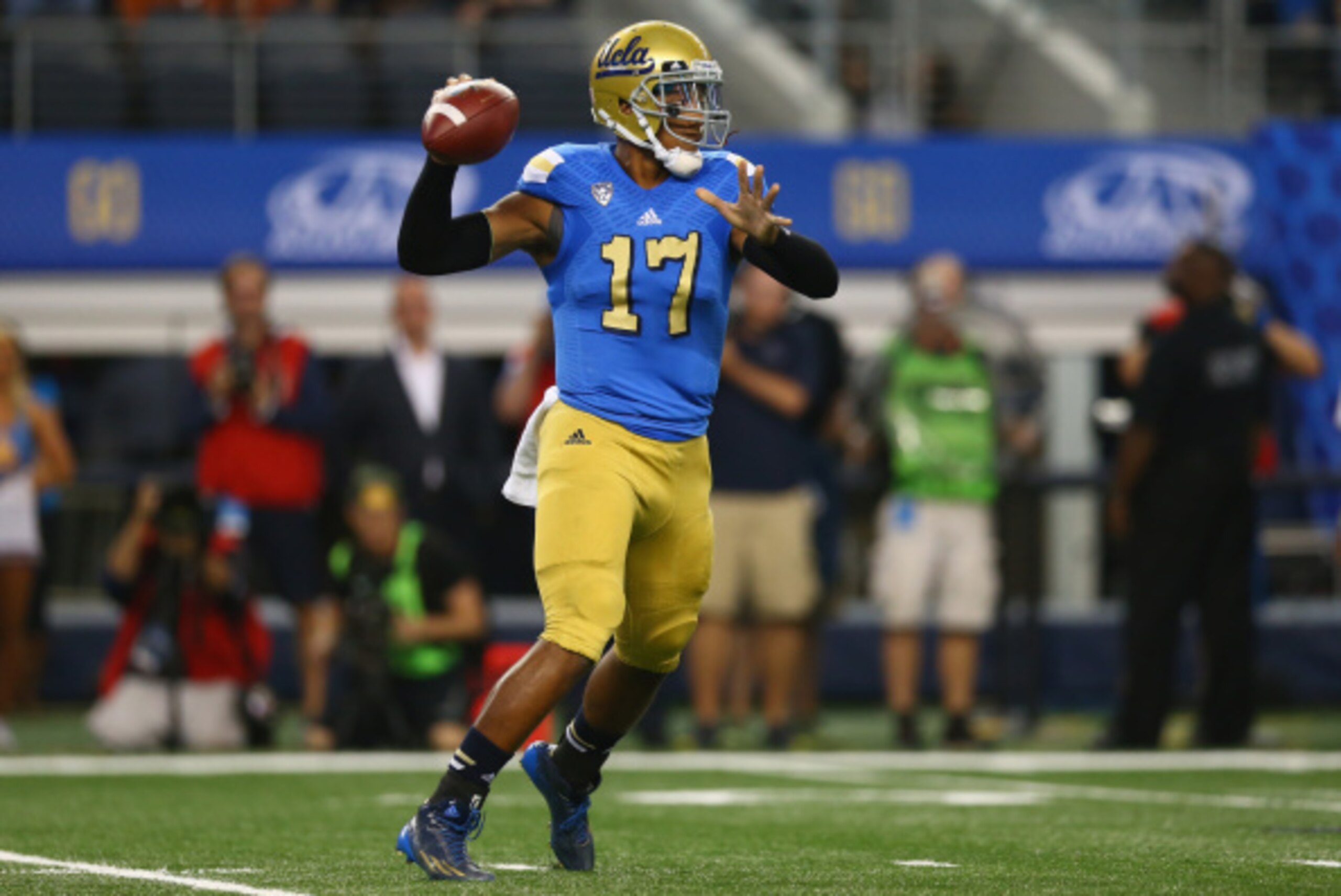 ARLINGTON, TX - SEPTEMBER 13:  Brett Hundley #17 of the UCLA Bruins throws against the Texas Longhorns in the first quarter at AT&T Stadium on September 13, 2014 in Arlington, Texas.  (Photo by Ronald Martinez/Getty Images)