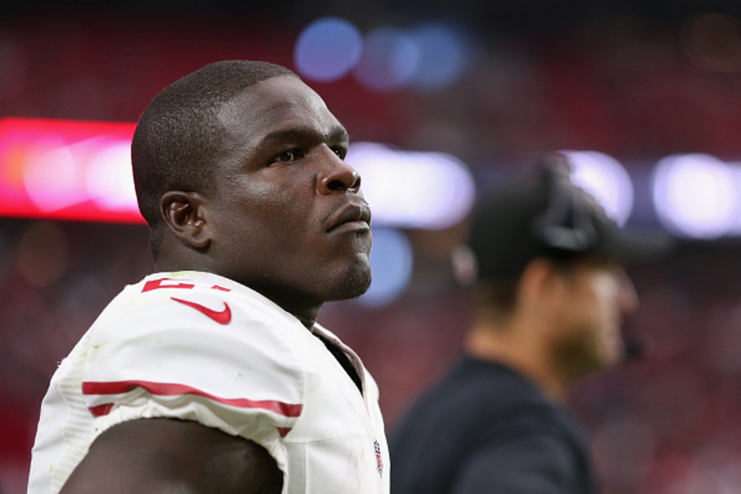 GLENDALE, AZ - SEPTEMBER 21: Running back Frank Gore #21 of the San Francisco 49ers watches from the sidelines during the NFL game against the Arizona Cardinals at the University of Phoenix Stadium on September 21, 2014 in Glendale, Arizona. The Cardinal GLENDALE, AZ - SEPTEMBER 21: Running back Frank Gore #21 of the San Francisco 49ers watches from the sidelines during the NFL game against the Arizona Cardinals at the University of Phoenix Stadium on September 21, 2014 in Glendale, Arizona. The Cardinal
