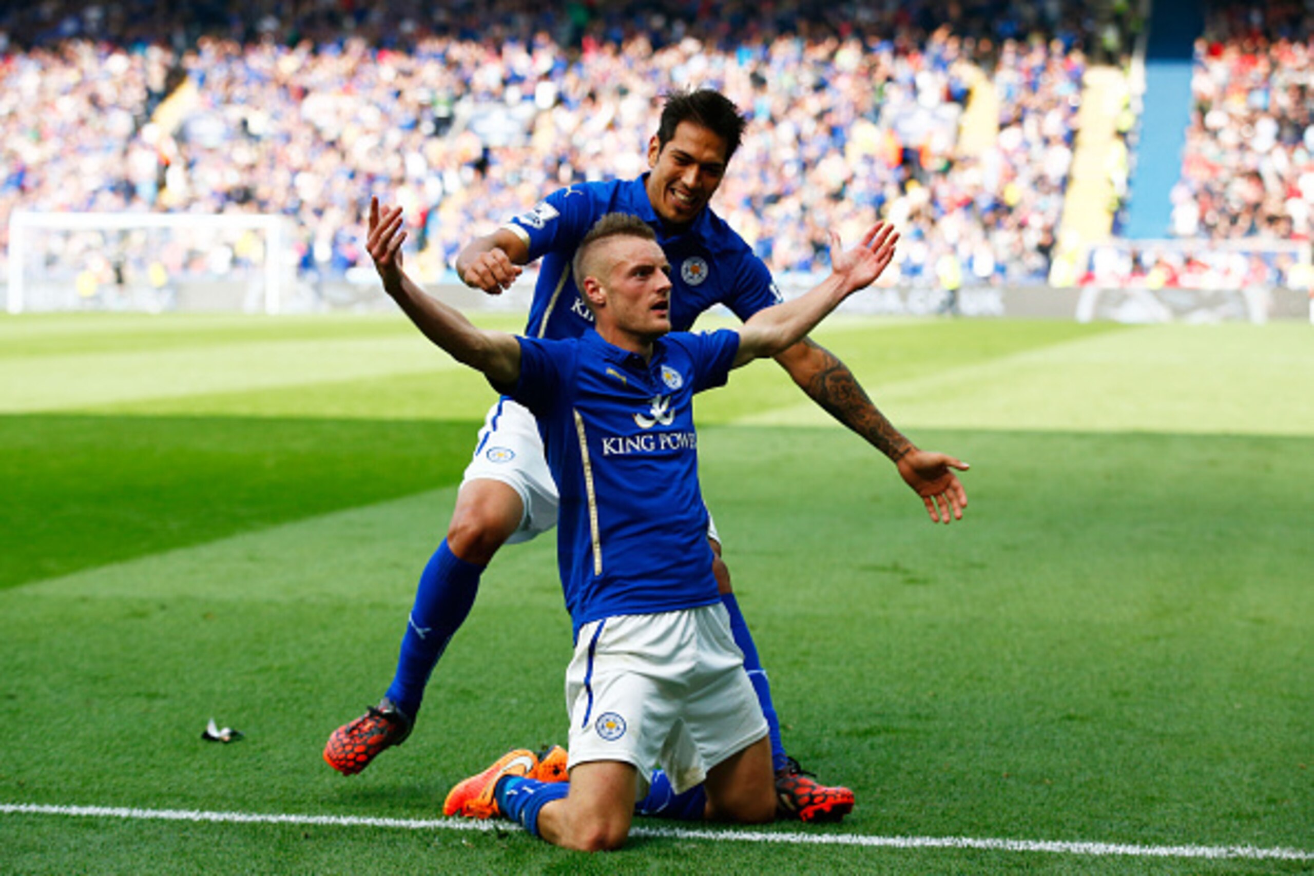 LEICESTER, ENGLAND - SEPTEMBER 21: Jamie Vardy of Leicester City celebrates with teammate Leonardo Ulloa of Leicester City after scoring his team's fourth goal during the Barclays Premier League match between Leicester City and Manchester United at The K LEICESTER, ENGLAND - SEPTEMBER 21: Jamie Vardy of Leicester City celebrates with teammate Leonardo Ulloa of Leicester City after scoring his team's fourth goal during the Barclays Premier League match between Leicester City and Manchester United at The K