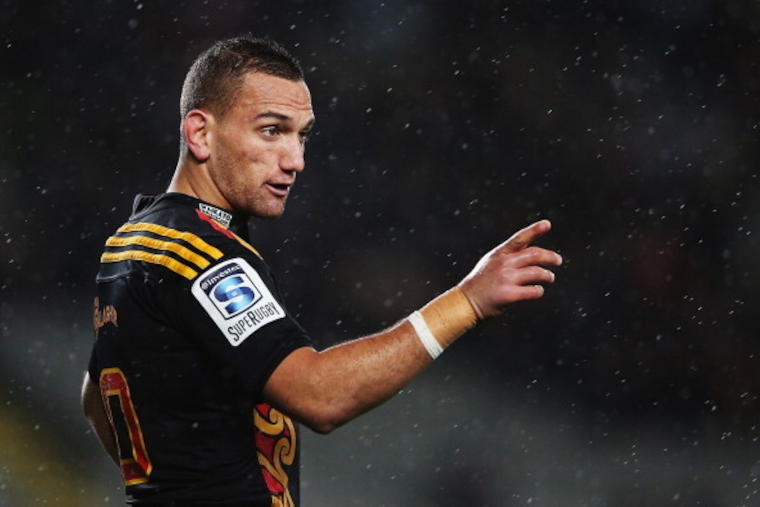 AUCKLAND, NEW ZEALAND - JULY 11: Aaron Cruden of the Chiefs gives instructions during the round 19 Super Rugby match between the Blues and the Chiefs at Eden Park on July 11, 2014 in Auckland, New Zealand.  (Photo by Hannah Peters/Getty Images)