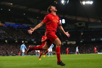 MANCHESTER, ENGLAND - FEBRUARY 03:  Steven Gerrard of Liverpool celebrates scoring his team's second goal during the Barclays Premier League match between Manchester City and Liverpool at the Etihad Stadium on February 3, 2013 in Manchester, England.  (Ph