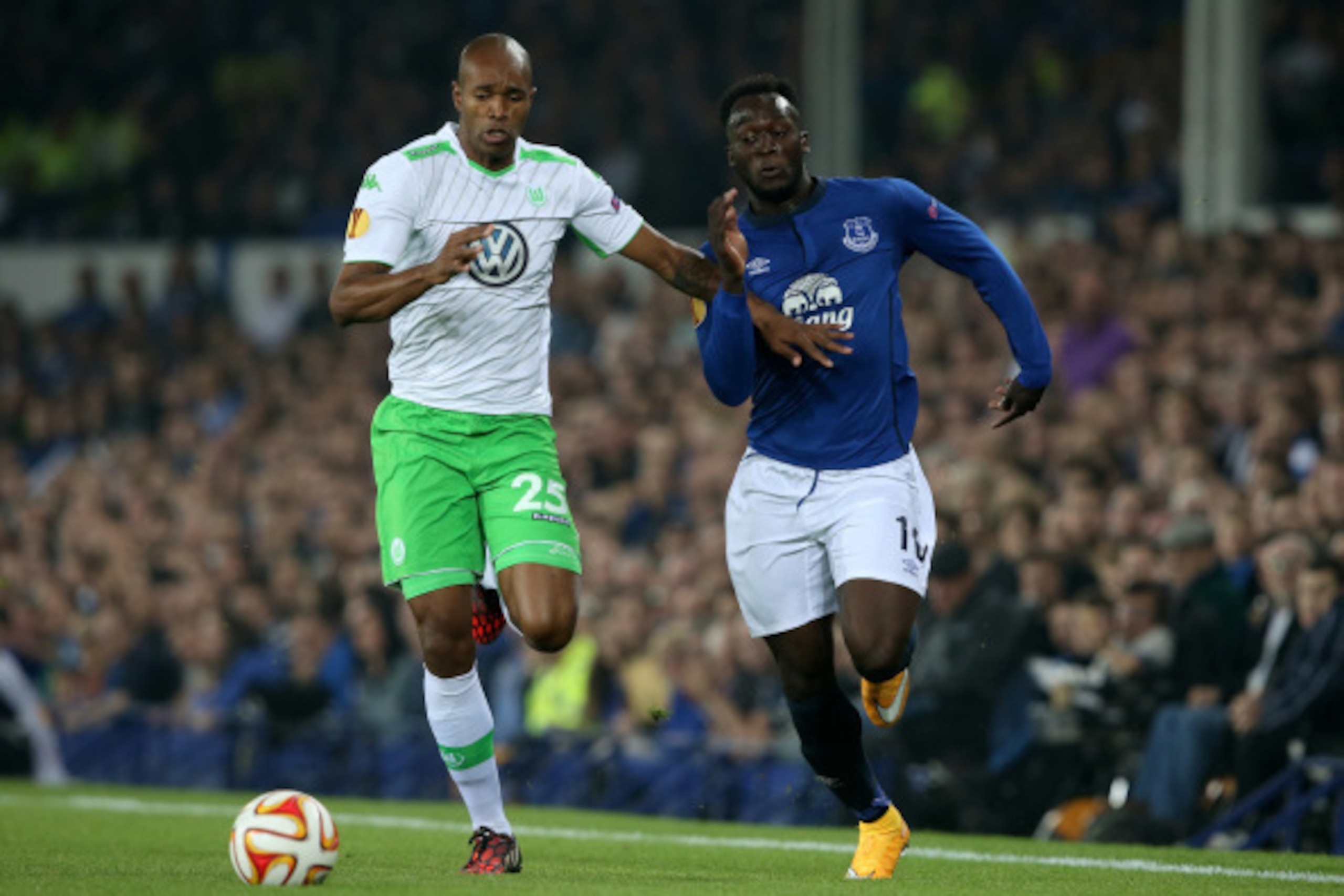 LIVERPOOL, ENGLAND - SEPTEMBER 18:  Naldo of VfL Wolfsburg and Romelu Lukaku of Everton compete for the ball during the UEFA Europa League Group H match between Everton and VFL Wolfsburg on September 18, 2014 in Liverpool, United Kingdom.  (Photo by Jan K