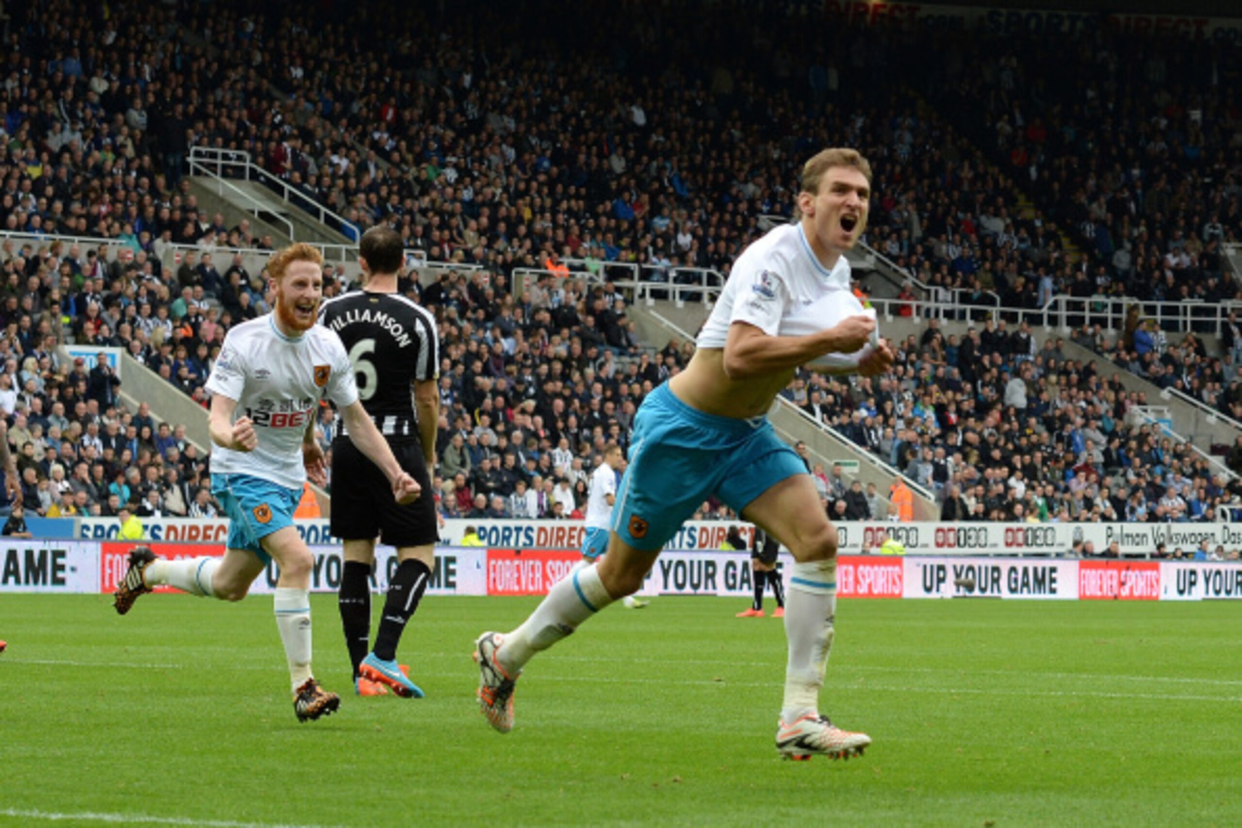 NEWCASTLE UPON TYNE, ENGLAND - SEPTEMBER 20:  Nikica Jelavic of Hull City celebrates scoring during Premier League Football match between Newcastle United and Hull City at St James' Park on September 20, 2014 in Newcastle upon Tyne, England.  (Photo by Ni