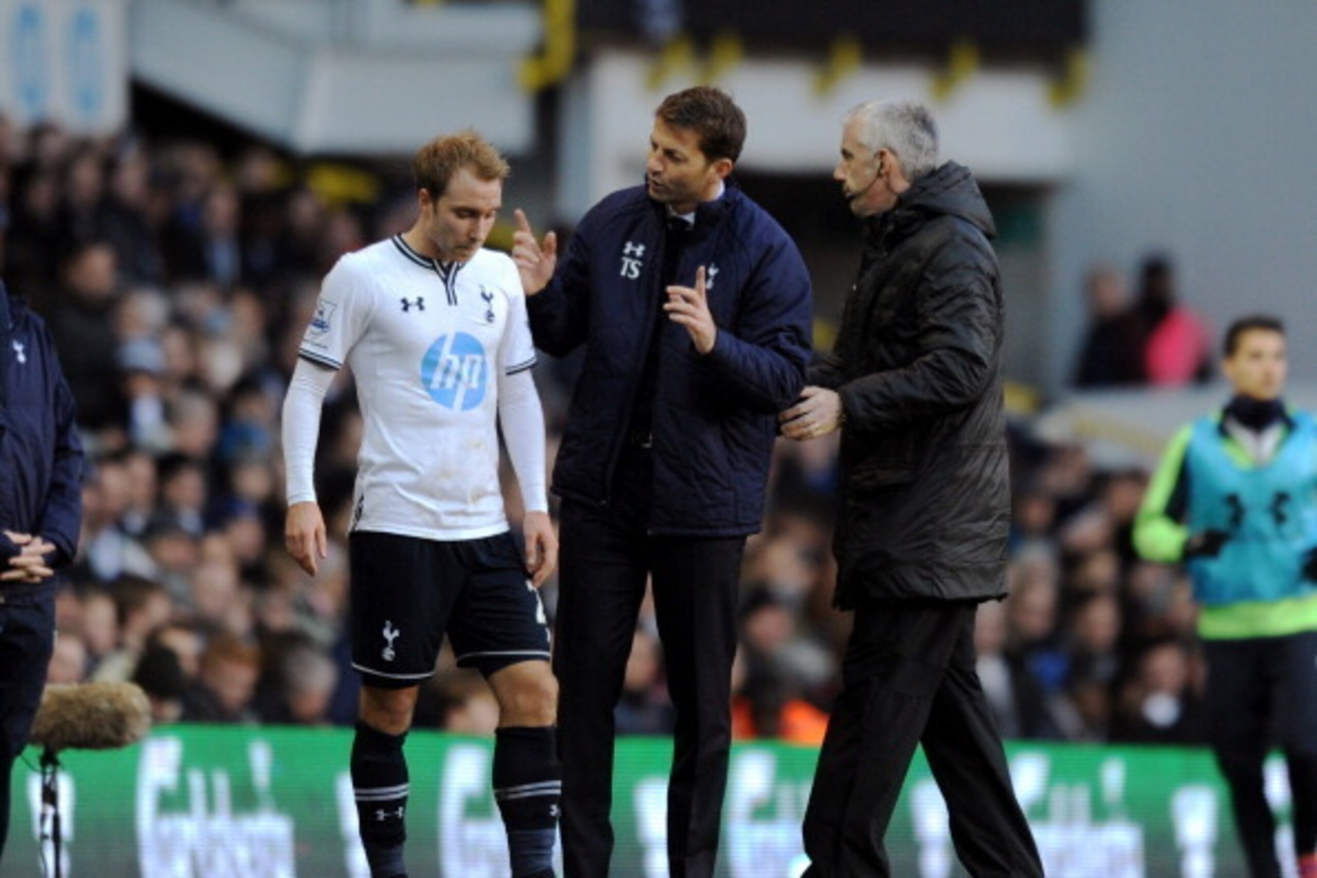 LONDON, ENGLAND - DECEMBER 26:  Tim Sherwood the Spurs manager gives instructions to Christian Eriksen of Spurs during the Barclays Premier League match between Tottenham Hotspur and West Bromwich Albion on December 26 2013 in London, England.  (Photo by 