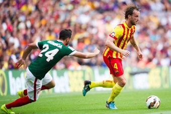 BARCELONA, SPAIN - SEPTEMBER 13: Ivan Rakitic (R) of FC Barcelona plays close to Mikel Balenziaga of Athletic Club  during the La Liga match between FC Barcelona and Athletic Club at Camp Nou on September 13, 2014 in Barcelona, Spain. (Photo by Alex Capar