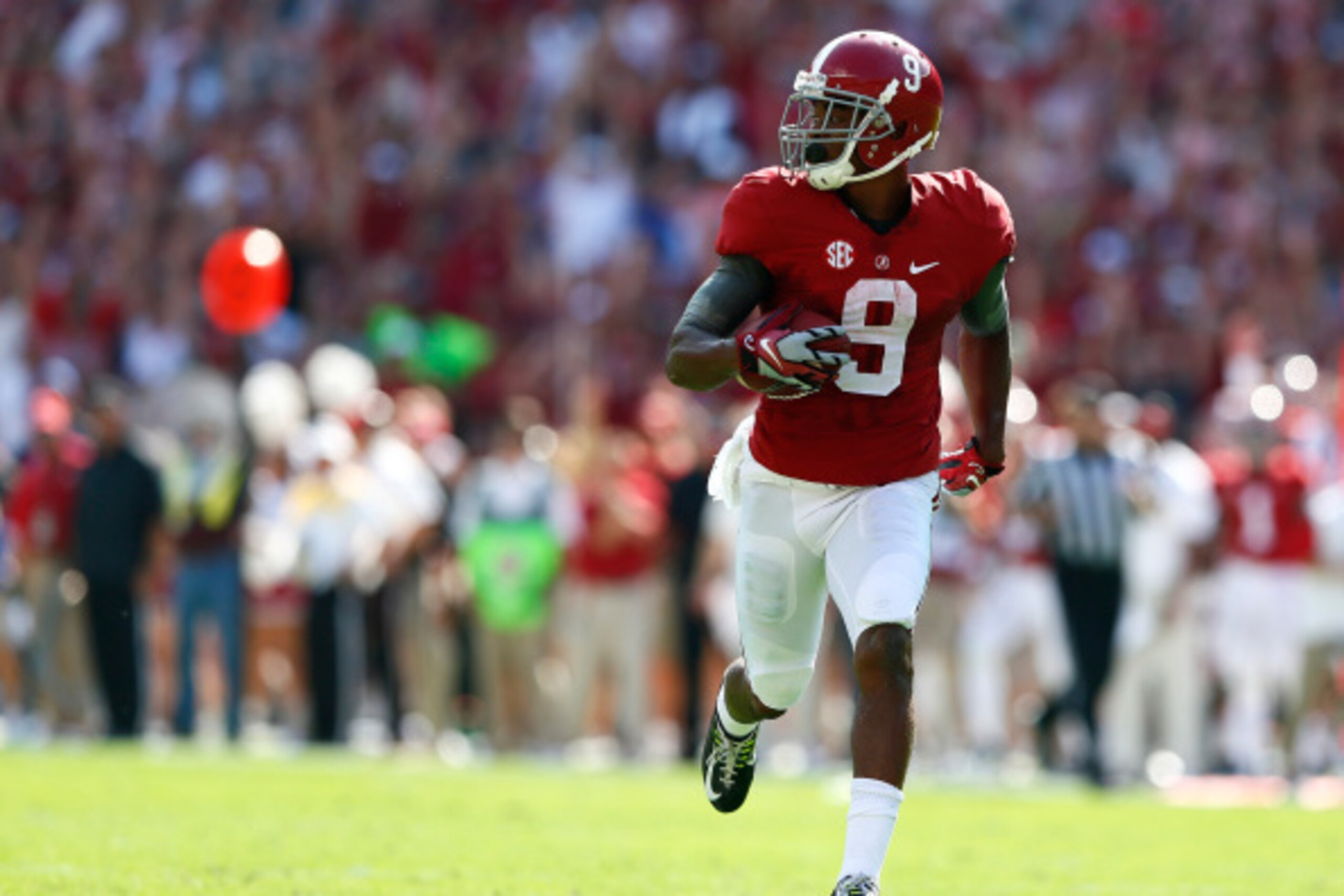 TUSCALOOSA, AL - SEPTEMBER 20:  Amari Cooper #9 of the Alabama Crimson Tide takes in this reception for a touchdown against the Florida Gators at Bryant-Denny Stadium on September 20, 2014 in Tuscaloosa, Alabama.  (Photo by Kevin C. Cox/Getty Images)