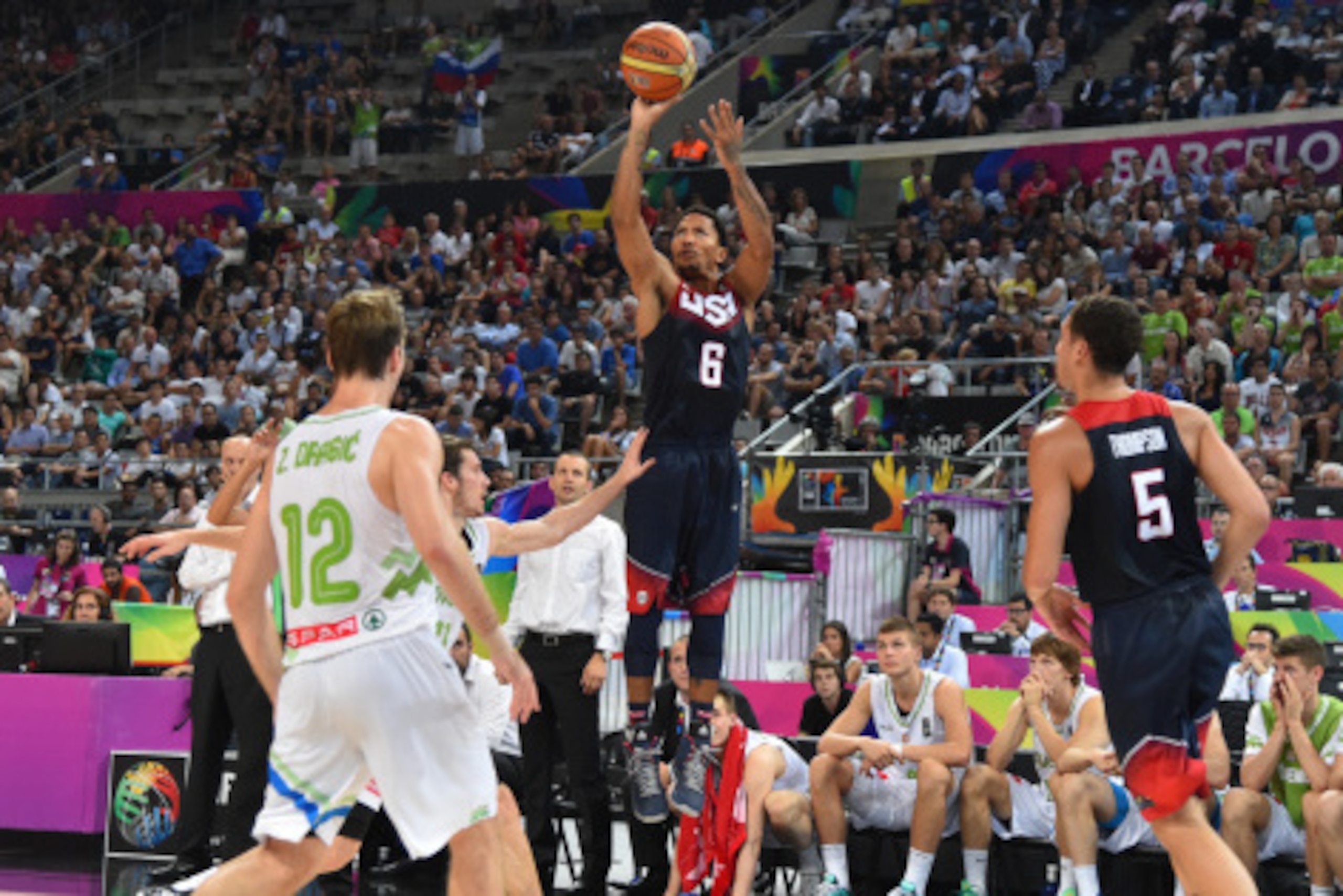 BARCELONA, SPAIN - SEPTEMBER 9: Derrick Rose #6 of the USA Basketball Men's National Team shoots against the Slovenia National Team during the 2014 FIBA World Cup quarter-finals at Palau Sant Jordi on September 9, 2014 in Barcelona, Spain.  NOTE TO USER: 