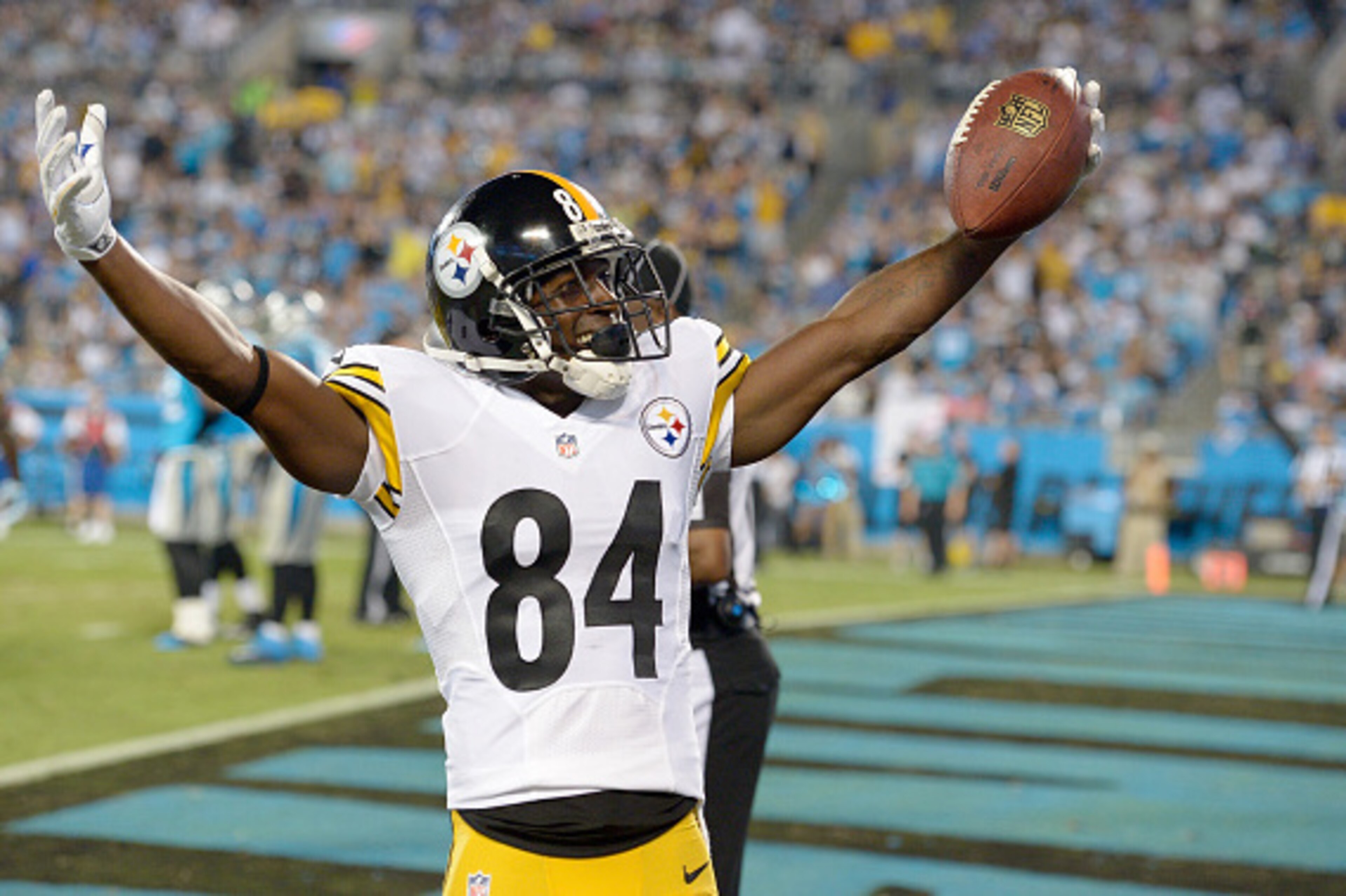 CHARLOTTE, NC - SEPTEMBER 21: Antonio Brown #84 of the Pittsburgh Steelers celebrates after scoring a touchdown against the Carolina Panthers during their game at Bank of America Stadium on September 21, 2014 in Charlotte, North Carolina. (Photo by Grant CHARLOTTE, NC - SEPTEMBER 21: Antonio Brown #84 of the Pittsburgh Steelers celebrates after scoring a touchdown against the Carolina Panthers during their game at Bank of America Stadium on September 21, 2014 in Charlotte, North Carolina. (Photo by Grant