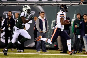 EAST RUTHERFORD, NJ - SEPTEMBER 22:  Strong safety Ryan Mundy #21 of the Chicago Bears returns an interception for a touchdown in the first quarter against the New York Jets during a game at MetLife Stadium on September 22, 2014 in East Rutherford, New Je
