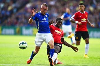 LEICESTER, ENGLAND - SEPTEMBER 21:  Jamie Vardy of Leicester City is tackled by Tyler Blackett of Manchester United during the Barclays Premier League match between Leicester City and Manchester United at The King Power Stadium on September 21, 2014 in Le