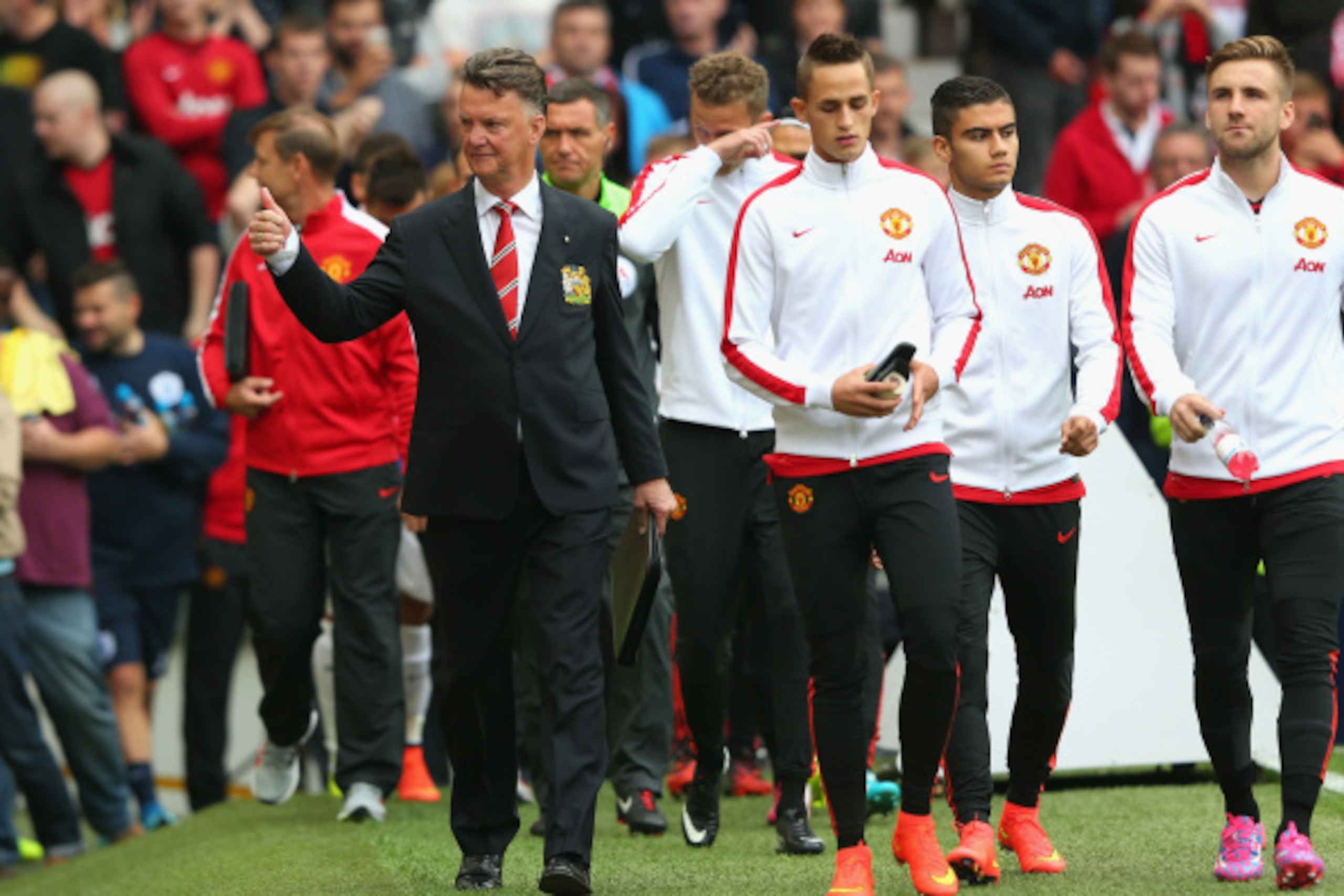 MANCHESTER, ENGLAND - SEPTEMBER 14:  Manchester United Manager Louis van Gaal gives a thumbs up prior to the Barclays Premier League match between Manchester United and Queens Park Rangers at Old Trafford on September 14, 2014 in Manchester, England.  (Ph