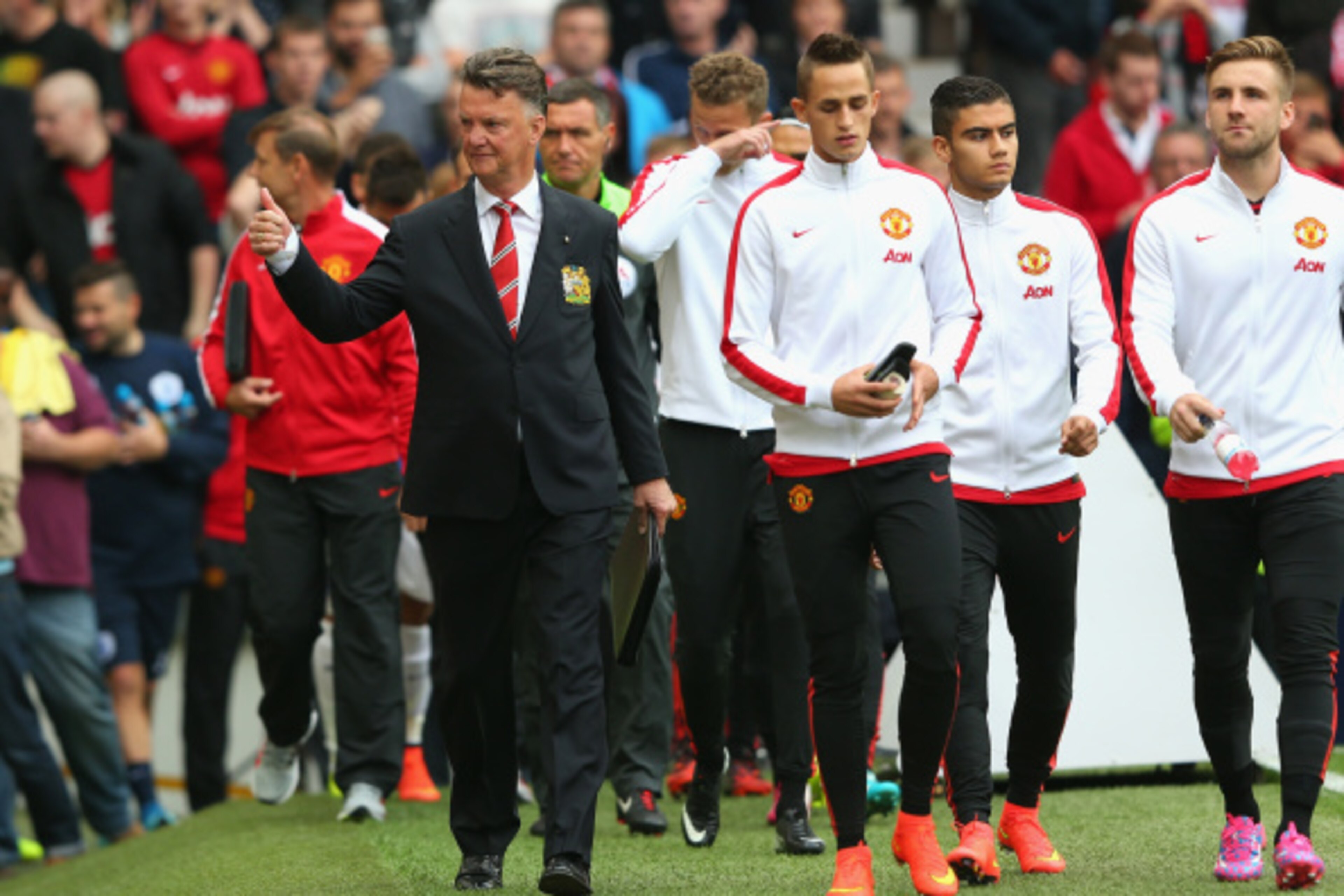 MANCHESTER, ENGLAND - SEPTEMBER 14: Manchester United Manager Louis van Gaal gives a thumbs up prior to the Barclays Premier League match between Manchester United and Queens Park Rangers at Old Trafford on September 14, 2014 in Manchester, England. (Ph MANCHESTER, ENGLAND - SEPTEMBER 14: Manchester United Manager Louis van Gaal gives a thumbs up prior to the Barclays Premier League match between Manchester United and Queens Park Rangers at Old Trafford on September 14, 2014 in Manchester, England. (Ph