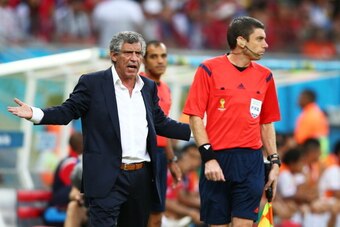 RECIFE, BRAZIL - JUNE 29:  Head coach Fernando Santos of Greece gestures during the 2014 FIFA World Cup Brazil Round of 16 match between Costa Rica and Greece at Arena Pernambuco on June 29, 2014 in Recife, Brazil.  (Photo by Paul Gilham/Getty Images)