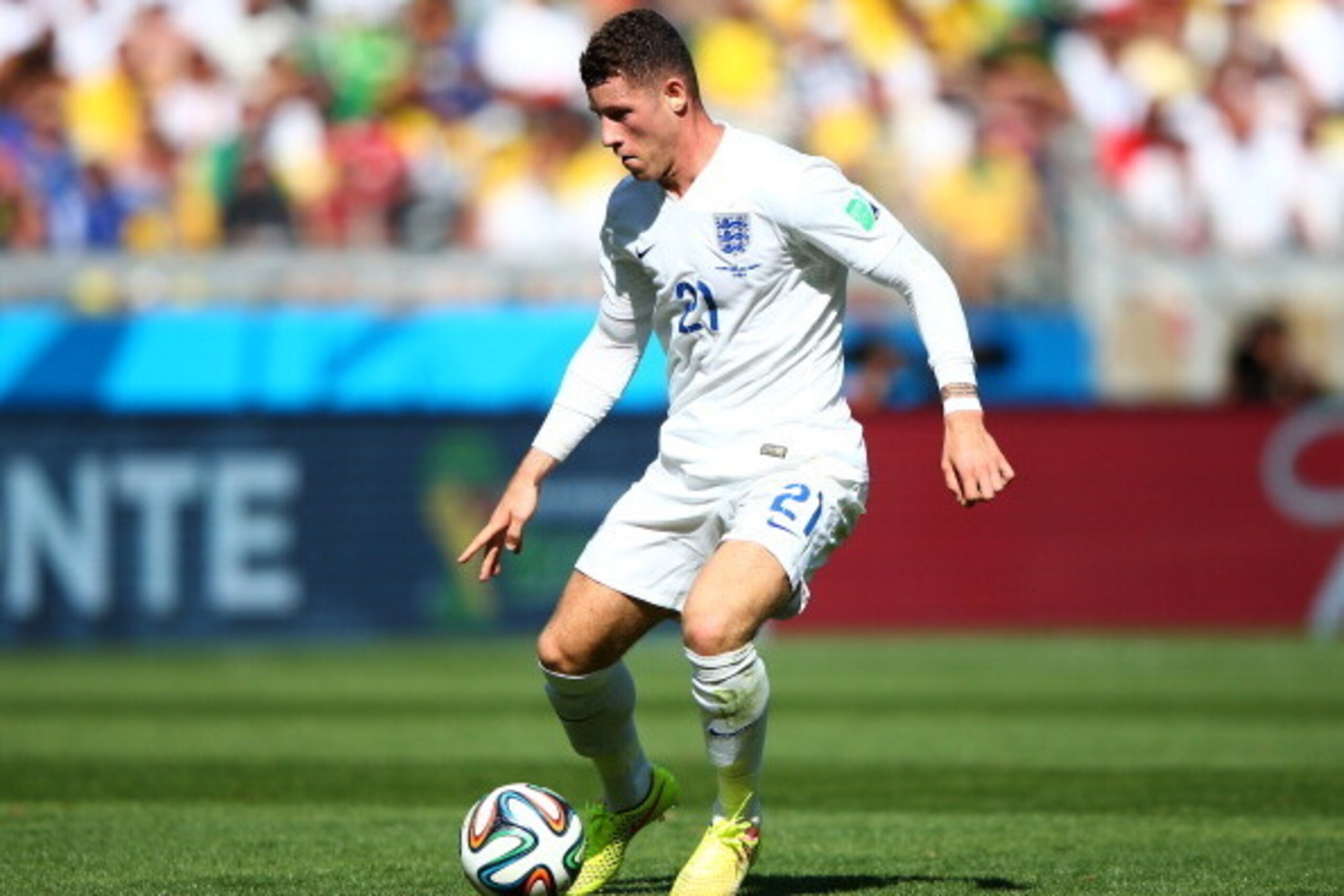BELO HORIZONTE, BRAZIL - JUNE 24:  Ross Barkley of England controls the ball during the 2014 FIFA World Cup Brazil Group D match between Costa Rica and England at Estadio Mineirao on June 24, 2014 in Belo Horizonte, Brazil.  (Photo by Ian Walton/Getty Ima