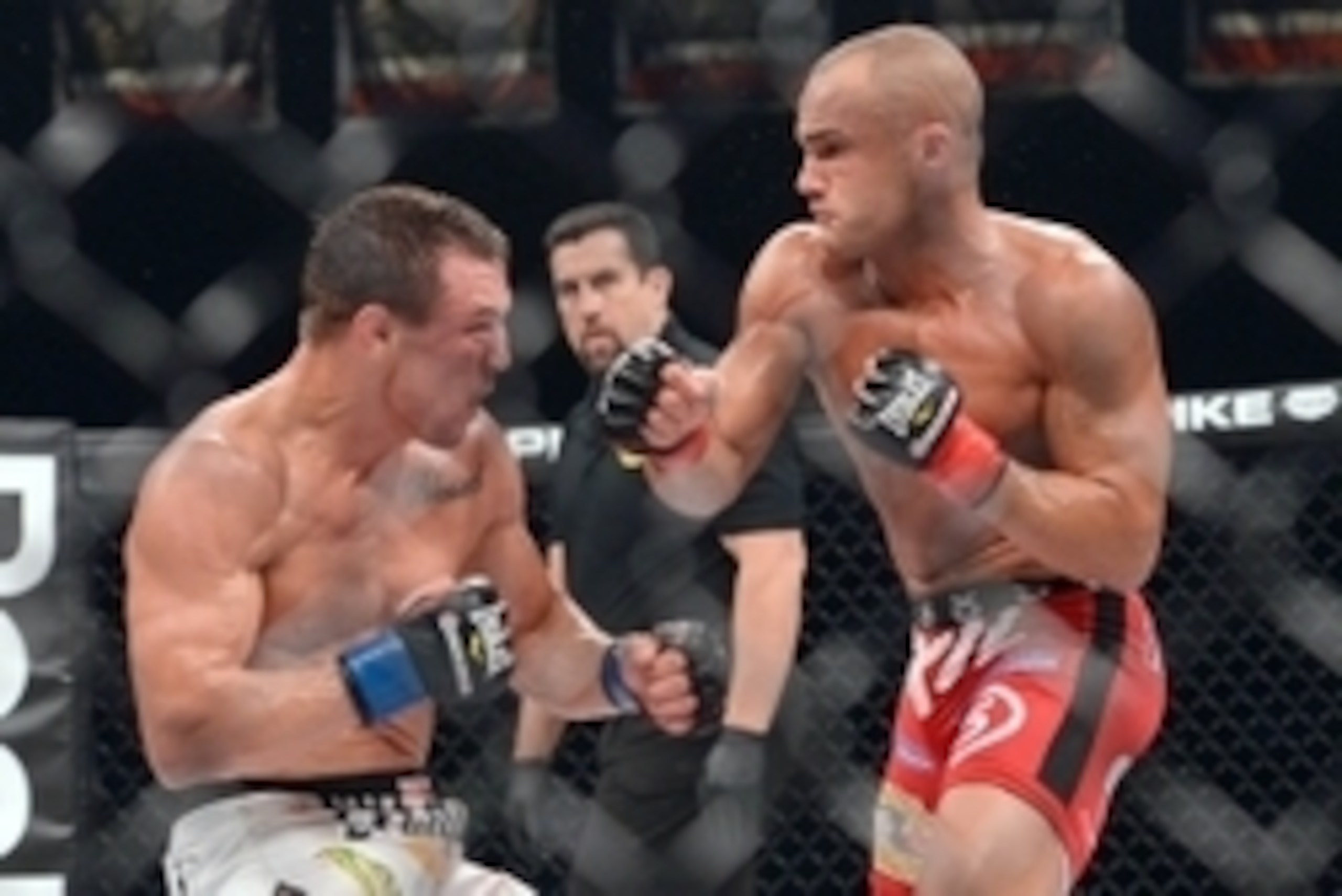 Nov 2, 2013; Long Beach, CA, USA; Eddie Alvarez (red gloves) and Michael Chandler (blue gloves) during their Bellator lightweight world championship fight at the Long Beach Arena. Alvarez won the fight. Mandatory Credit: Jayne Kamin-Oncea-USA TODAY Spor Nov 2, 2013; Long Beach, CA, USA; Eddie Alvarez (red gloves) and Michael Chandler (blue gloves) during their Bellator lightweight world championship fight at the Long Beach Arena. Alvarez won the fight. Mandatory Credit: Jayne Kamin-Oncea-USA TODAY Spor