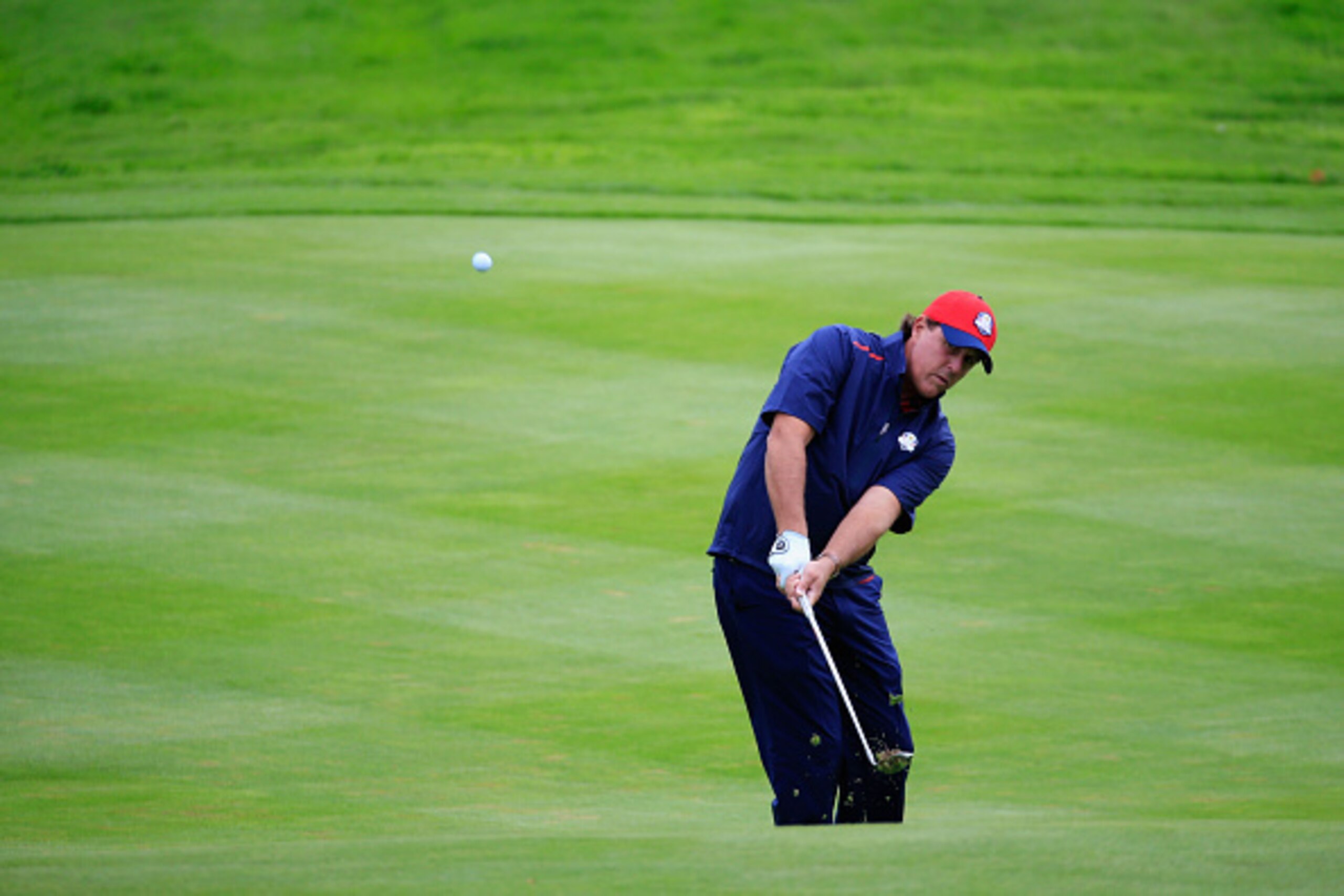 AUCHTERARDER, SCOTLAND - SEPTEMBER 23:  Phil Mickelson of the United States chips onto the fourth green during practice ahead of the 2014 Ryder Cup on the PGA Centenary course at the Gleneagles Hotel on September 23, 2014 in Auchterarder, Scotland.  (Phot
