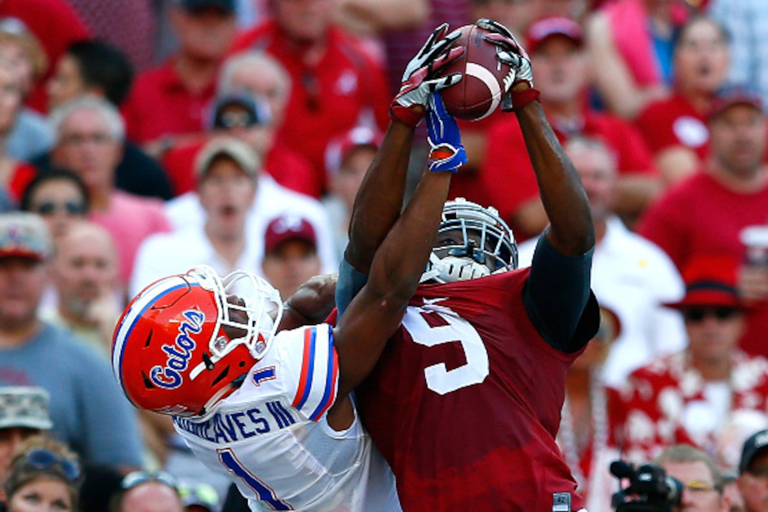 TUSCALOOSA, AL - SEPTEMBER 20:  Amari Cooper #9 of the Alabama Crimson Tide pulls in this touchdown reception against Vernon Hargreaves III #1 of the Florida Gators  at Bryant-Denny Stadium on September 20, 2014 in Tuscaloosa, Alabama.  (Photo by Kevin C.