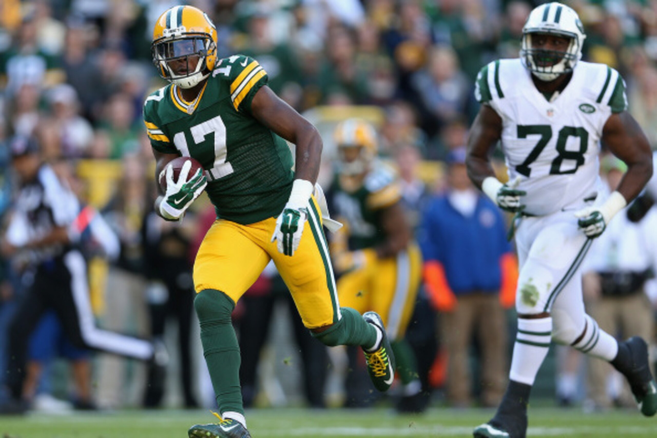 GREEN BAY, WI - SEPTEMBER 14: Wide receiver Davante Adams #17 of the Green Bay Packers runs with the football after receiving a 24 yard pass ahead of defensive tackle Leger Douzable #78 of the New York Jets during the second quarter of the NFL game at Lam