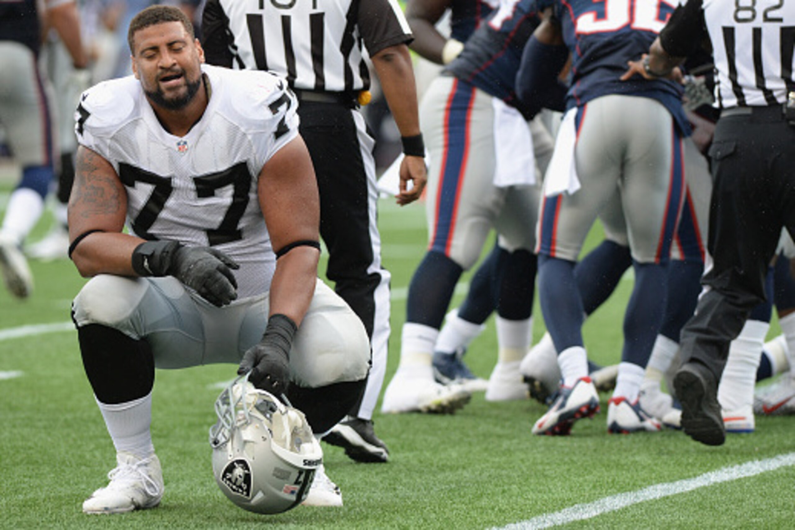 FOXBORO, MA - SEPTEMBER 21: Austin Howard #77 of the Oakland Raiders reacts during the fourth quarter against the New England Patriots at Gillette Stadium on September 21, 2014 in Foxboro, Massachusetts. (Photo by Darren McCollester/Getty Images)
