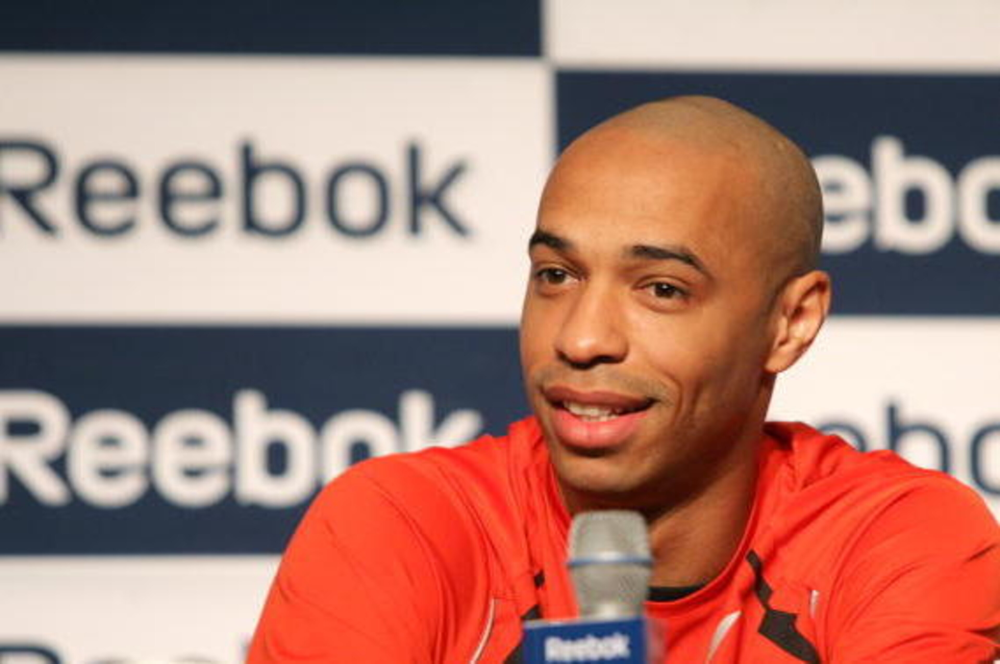 SEOUL, SOUTH KOREA - JUNE 1: Arsenal's French forward Thierry Henry speaks at a press conference during a promotional tour for Reebok on June 1, 2007 in Seoul, South Korea. Henry visits in Seoul to promote a new range of Reebok products. (Photo by Chung SEOUL, SOUTH KOREA - JUNE 1: Arsenal's French forward Thierry Henry speaks at a press conference during a promotional tour for Reebok on June 1, 2007 in Seoul, South Korea. Henry visits in Seoul to promote a new range of Reebok products. (Photo by Chung