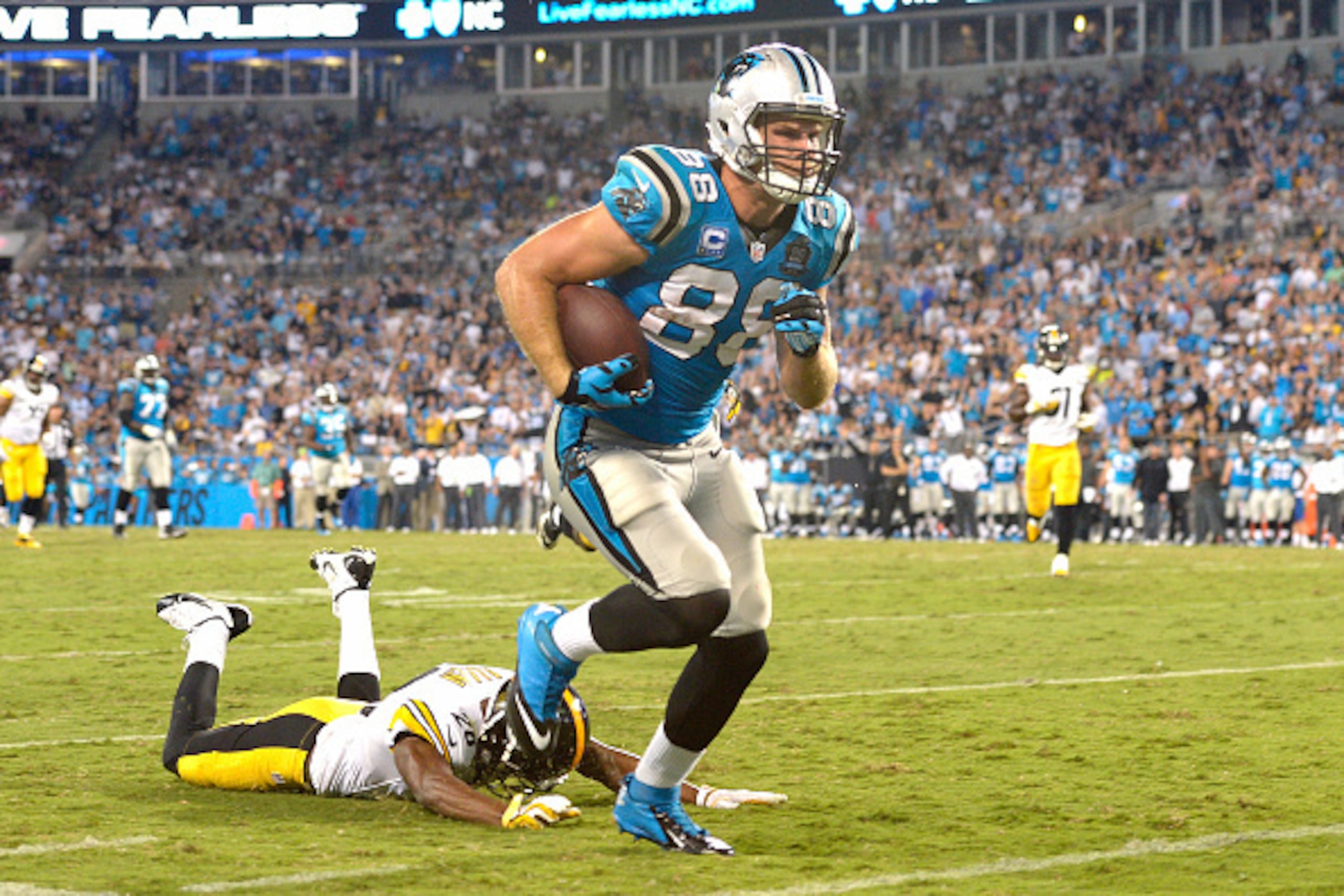 CHARLOTTE, NC - SEPTEMBER 21: Greg Olsen #88 of the Carolina Panthers breaks away from Cortez Allen #28 of the Pittsburgh Steelers for a touchdown during their game at Bank of America Stadium on September 21, 2014 in Charlotte, North Carolina. (Photo by G