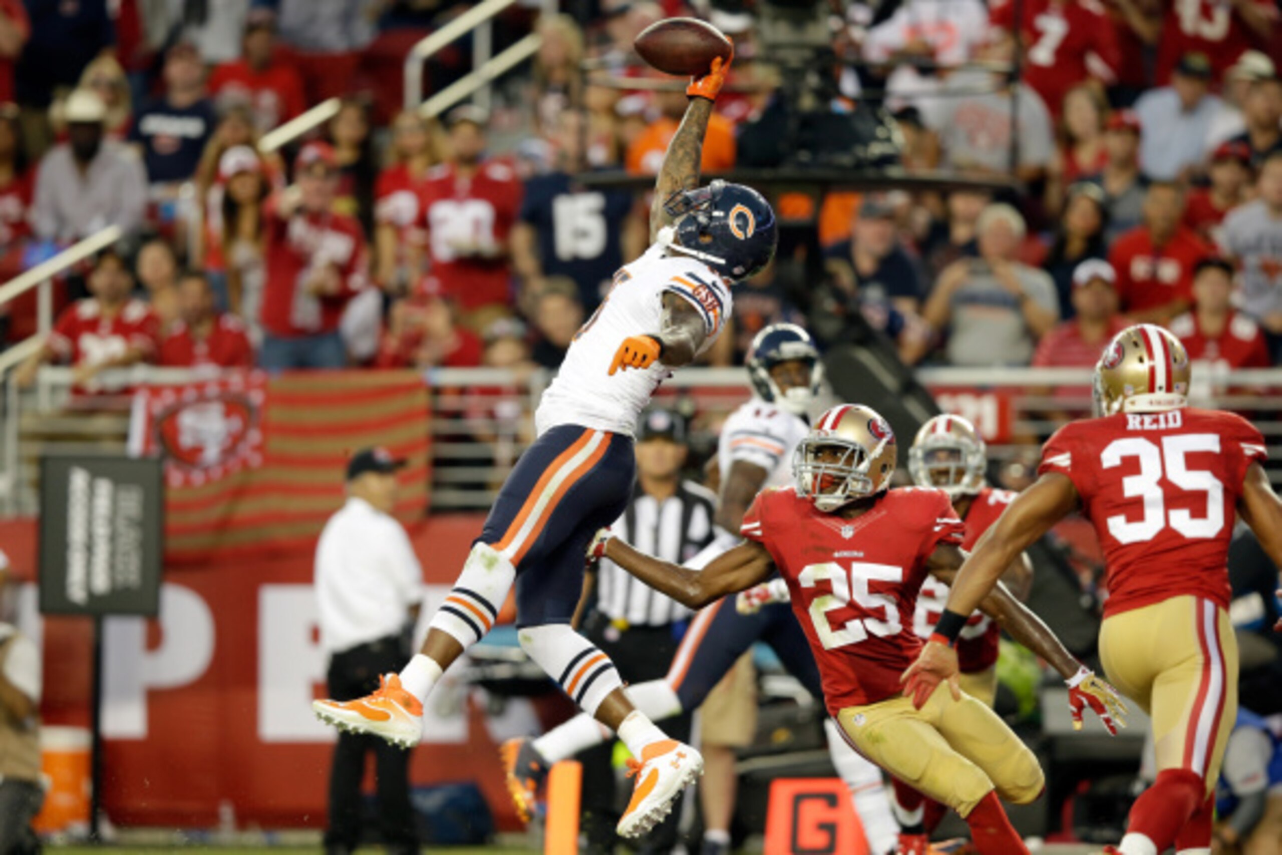 SANTA CLARA, CA - SEPTEMBER 14: Wide receiver Brandon Marshall #15 of the Chicago Bears catches a touchdown pass during the second quarter of a game against the San Francisco 49ers at Levi's Stadium on September 14, 2014 in Santa Clara, California. (Pho SANTA CLARA, CA - SEPTEMBER 14: Wide receiver Brandon Marshall #15 of the Chicago Bears catches a touchdown pass during the second quarter of a game against the San Francisco 49ers at Levi's Stadium on September 14, 2014 in Santa Clara, California. (Pho