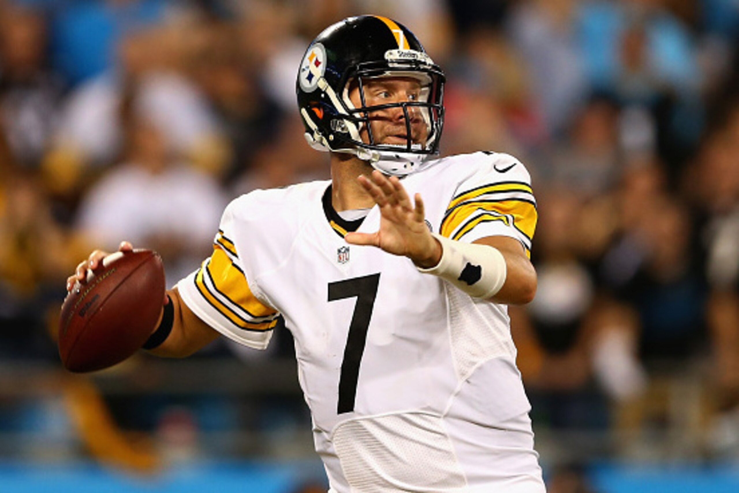 CHARLOTTE, NC - SEPTEMBER 21:  Ben Roethlisberger #7 of the Pittsburgh Steelers passes the ball against the Carolina Panthers in the 2nd half during the game at Bank of America Stadium on September 21, 2014 in Charlotte, North Carolina.  (Photo by Streete
