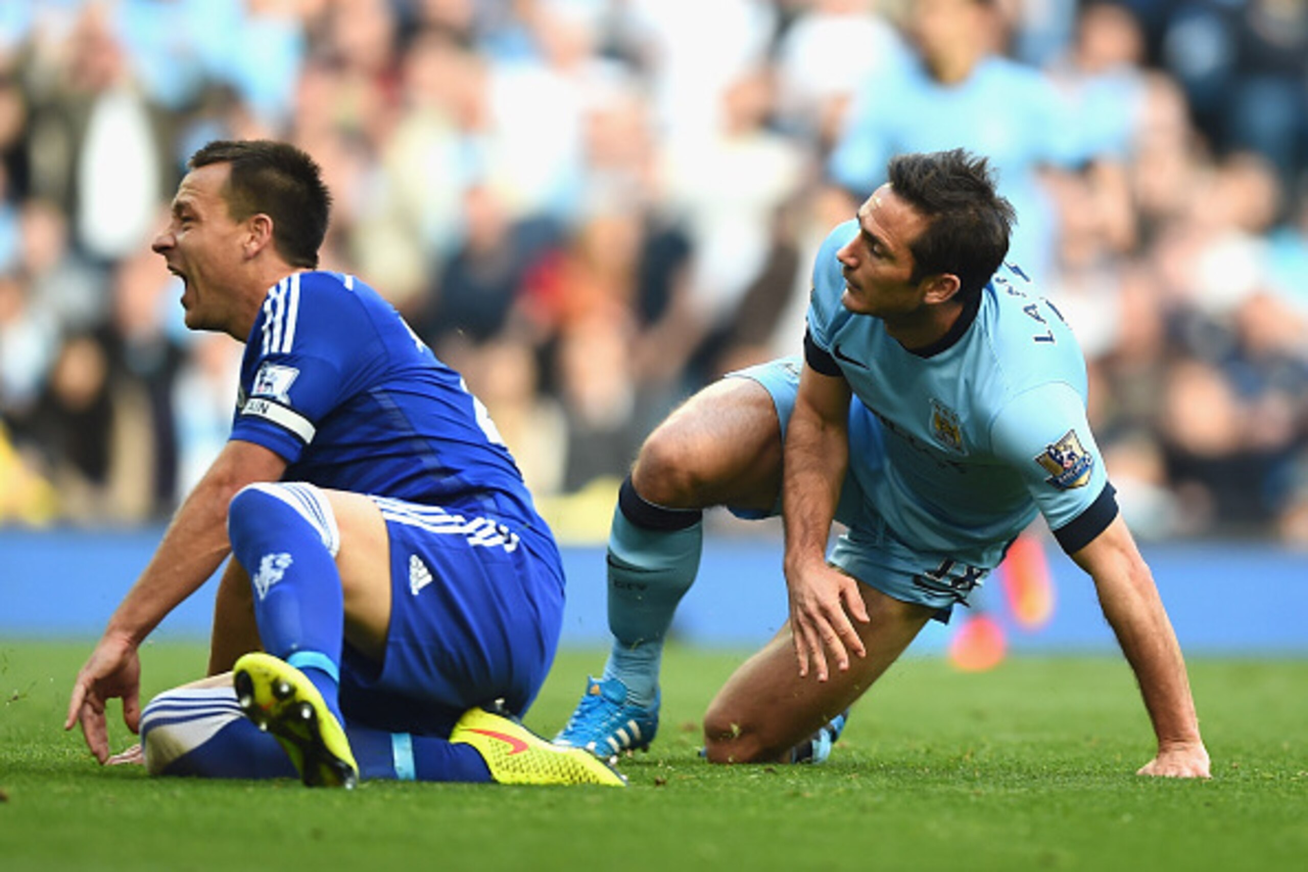 MANCHESTER, ENGLAND - SEPTEMBER 21:  Frank Lampard of Manchester City scores the equalising goal as John Terry of Chelsea shows his dismay during the Barclays Premier League match between Manchester City and Chelsea at Etihad Stadium on September 21, 2014