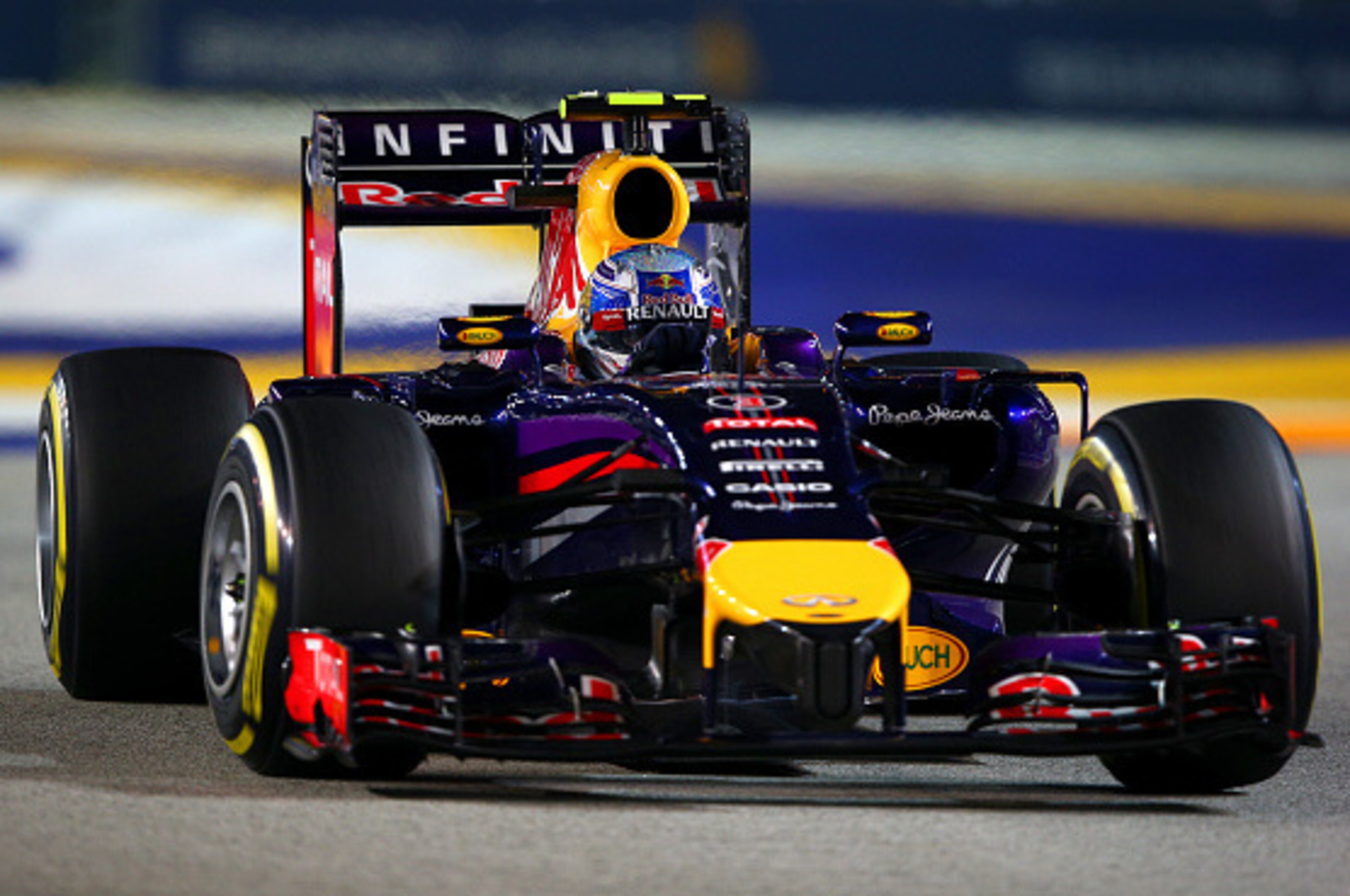 SINGAPORE - SEPTEMBER 21:  Daniel Ricciardo of Australia and Infiniti Red Bull Racing drives during the Singapore Formula One Grand Prix at Marina Bay Street Circuit on September 21, 2014 in Singapore, Singapore.  (Photo by Mark Thompson/Getty Images)