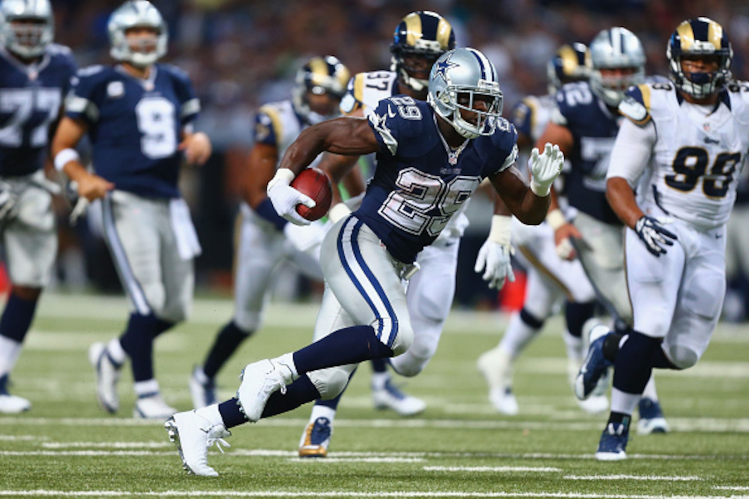 ST. LOUIS, MO - SEPTEMBER 21: DeMarco Murray #29 of the Dallas Cowboys rushes against the St. Louis Rams in the first quarter at the Edward Jones Dome on September 21, 2014 in St. Louis, Missouri.  The Cowboys beat the Rams 34-31.  (Photo by Dilip Vishwan