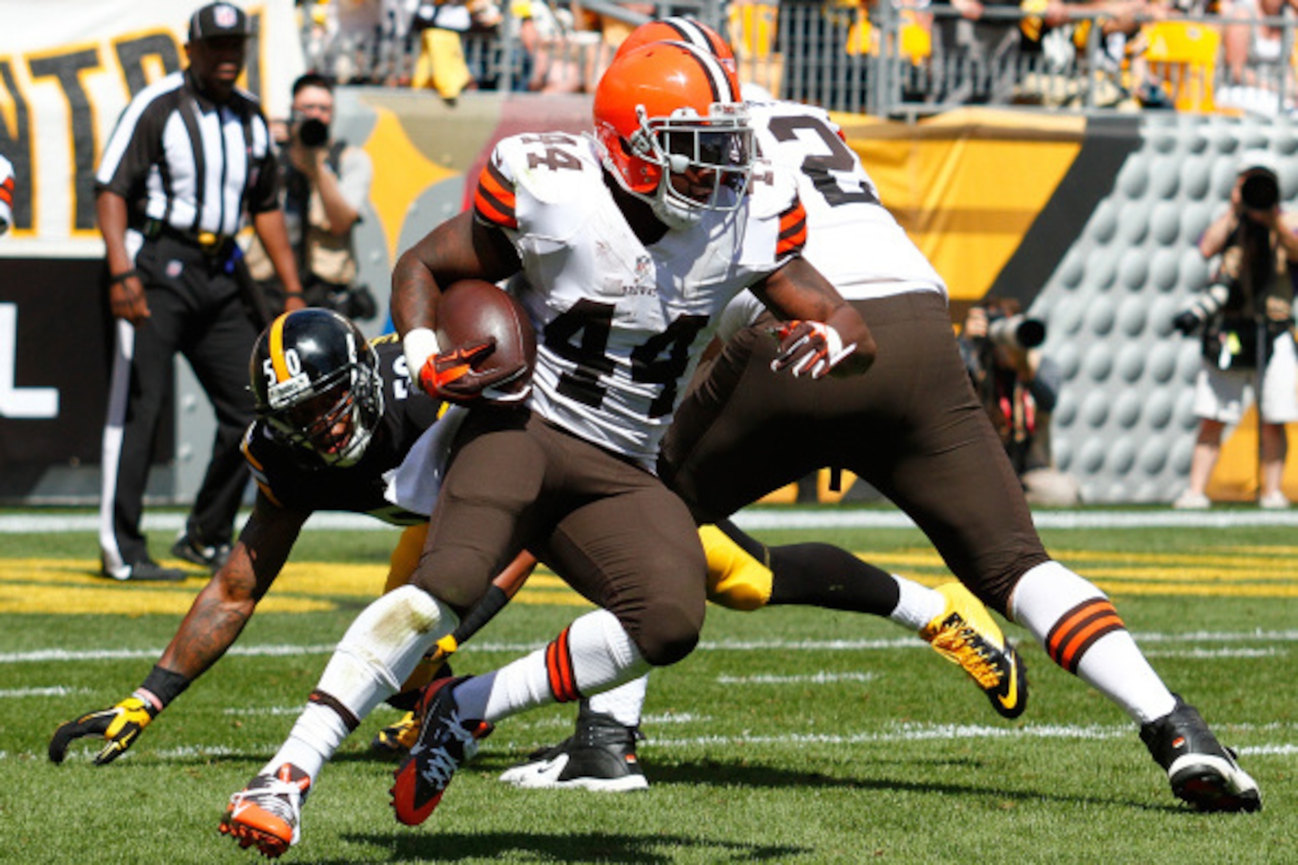PITTSBURGH, PA - SEPTEMBER 7:  Ben Tate #44 of the Cleveland Browns carries the ball during the second quarter against the Pittsburgh Steelers at Heinz Field on September 7, 2014 in Pittsburgh, Pennsylvania.  (Photo by Justin K. Aller/Getty Images)