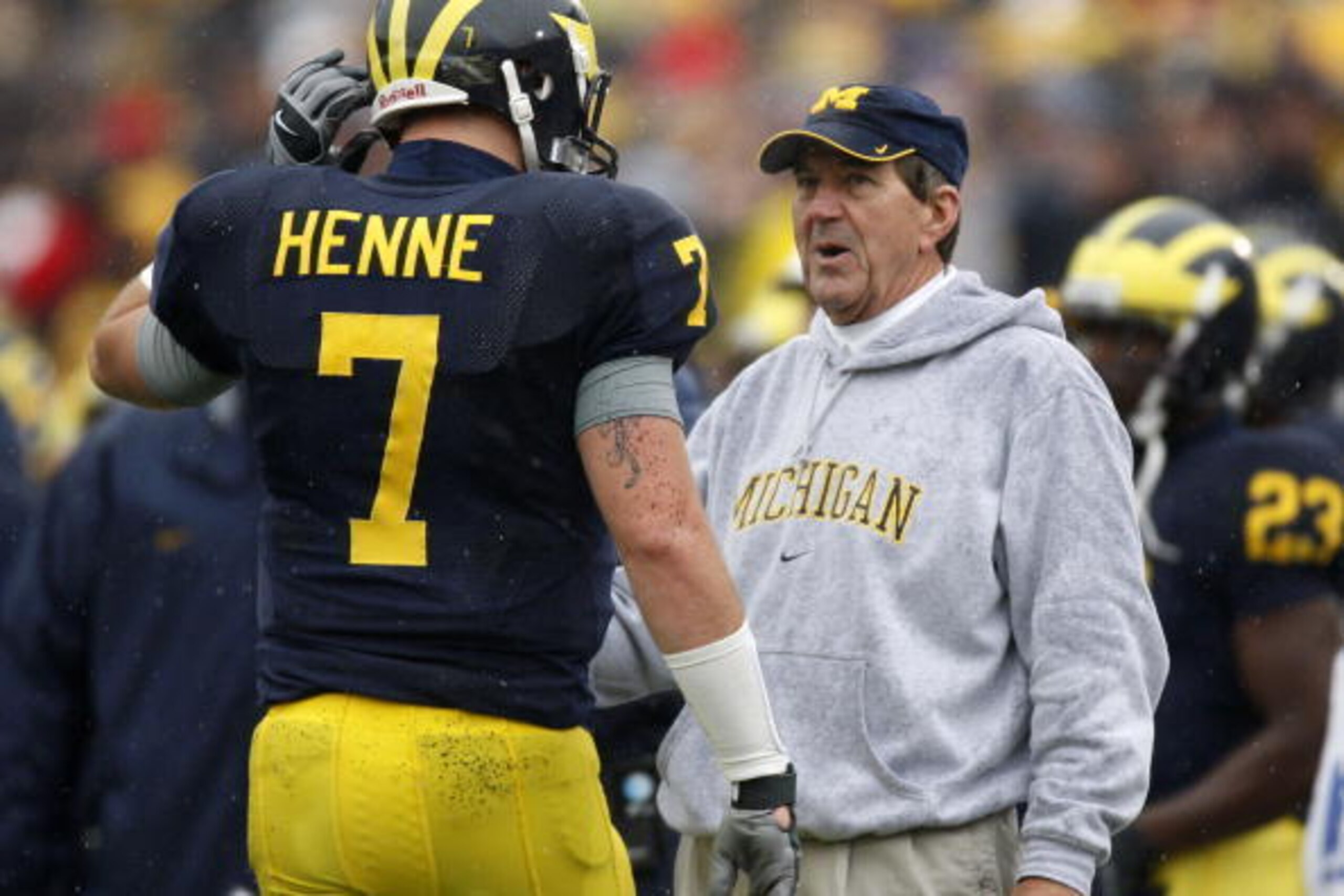 ANN ARBOR, MI - NOVEMBER 17:  Lloyd Carr head coach of the Michigan Wolverines talks with Chad Henne #7 during a game against the Ohio State Buckeyes on November 17, 2007 at Michigan Stadium in Ann Arbor, Michigan.  (Photo by Gregory Shamus/Getty Images)