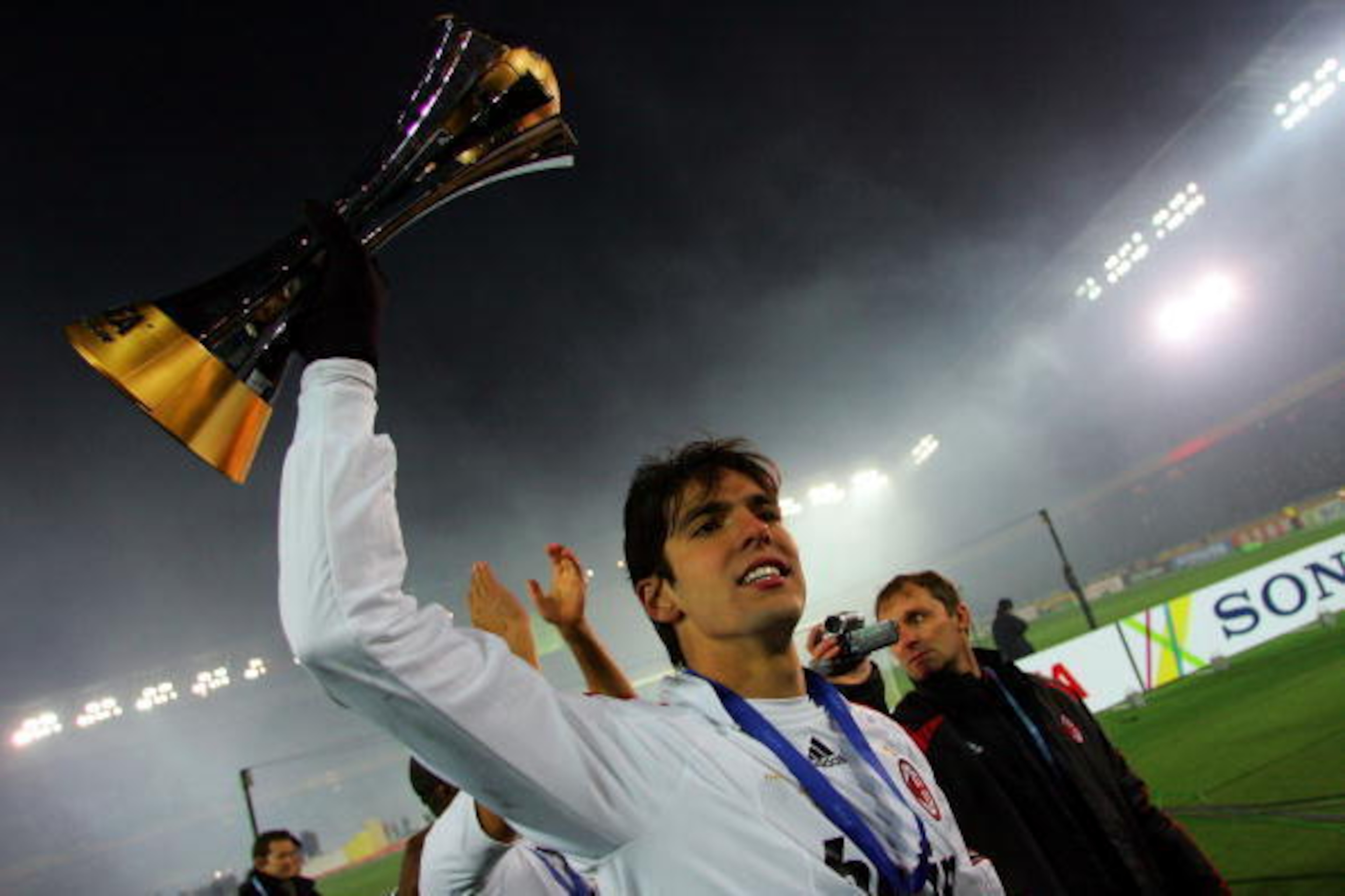 YOKOHAMA, JAPAN - DECEMBER 16:  Kaka of AC Milan holds the trophy during the winning run after the FIFA Club World Cup final between Boca Juniors and AC Milan at  the International Stadium Yokohama on December 16, 2007 in Yokohama, Kanagawa, Japan.  (Phot