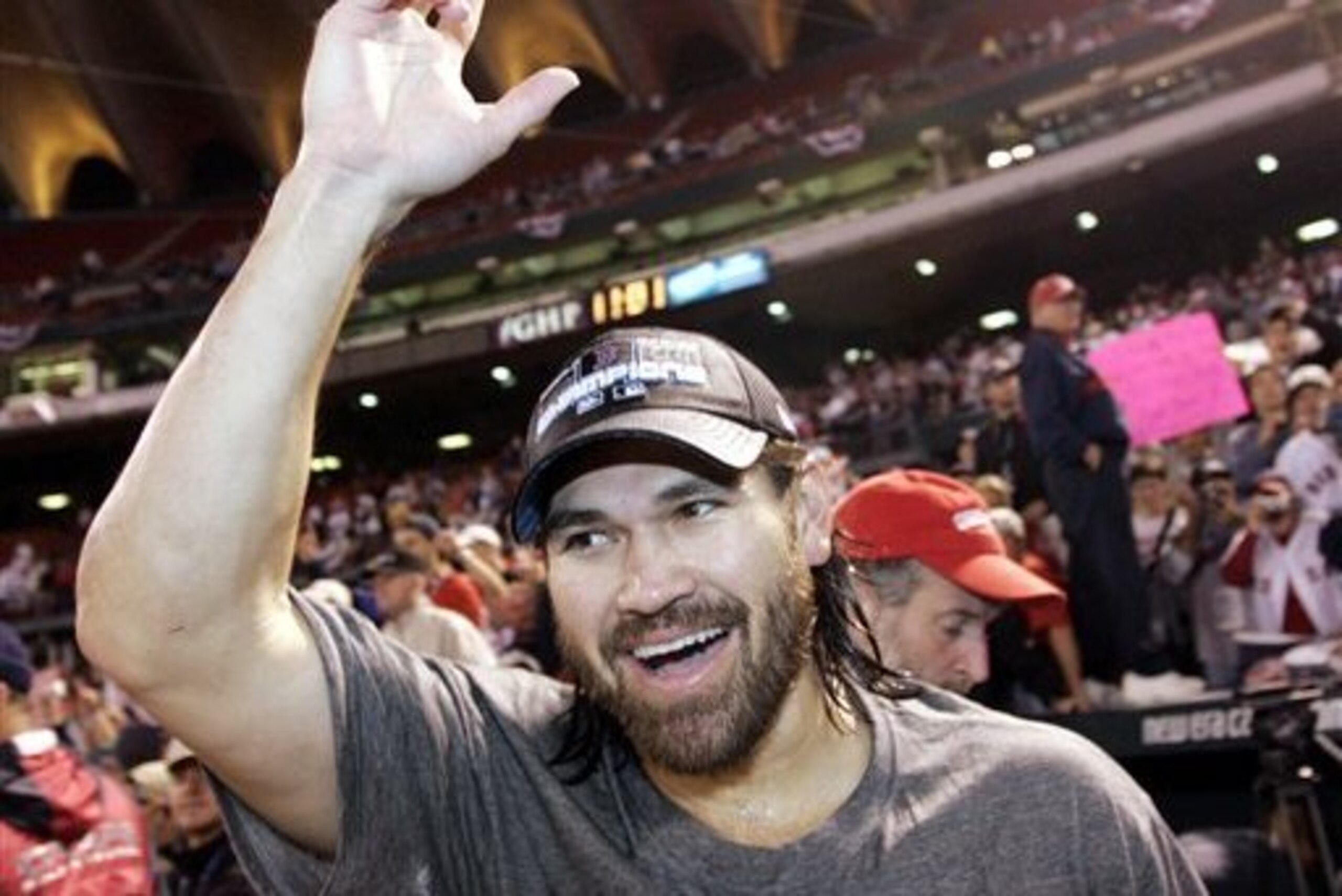 While the Royals' playoff drought carried on (and on), Johnny Damon helped the Red Sox end theirs in 2004.