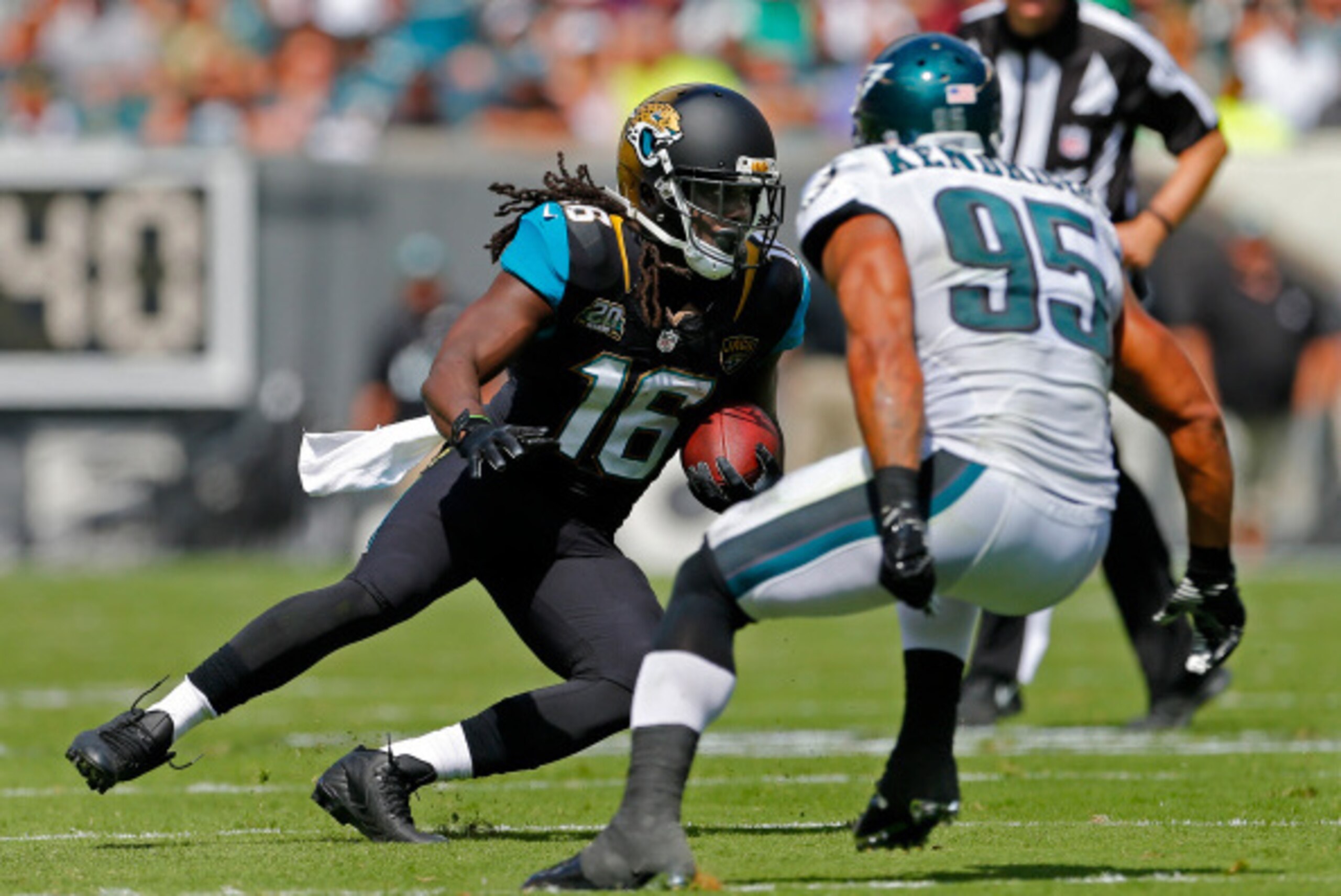PHILADELPHIA, PA - SEPTEMBER 07: Denard Robinson #16 of the Jacksonville Jaguars looks to get past Mychal Kendricks #95 of the Philadelphia Eagles after making a catch during the first quarter of a NFL game at Lincoln Financial Field on September 7, 2014 