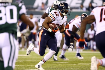 EAST RUTHERFORD, NJ - SEPTEMBER 22: Running back Matt Forte #22 of the Chicago Bears carries the ball against the New York Jets during a game at MetLife Stadium on September 22, 2014 in East Rutherford, New Jersey.  (Photo by Al Bello/Getty Images)