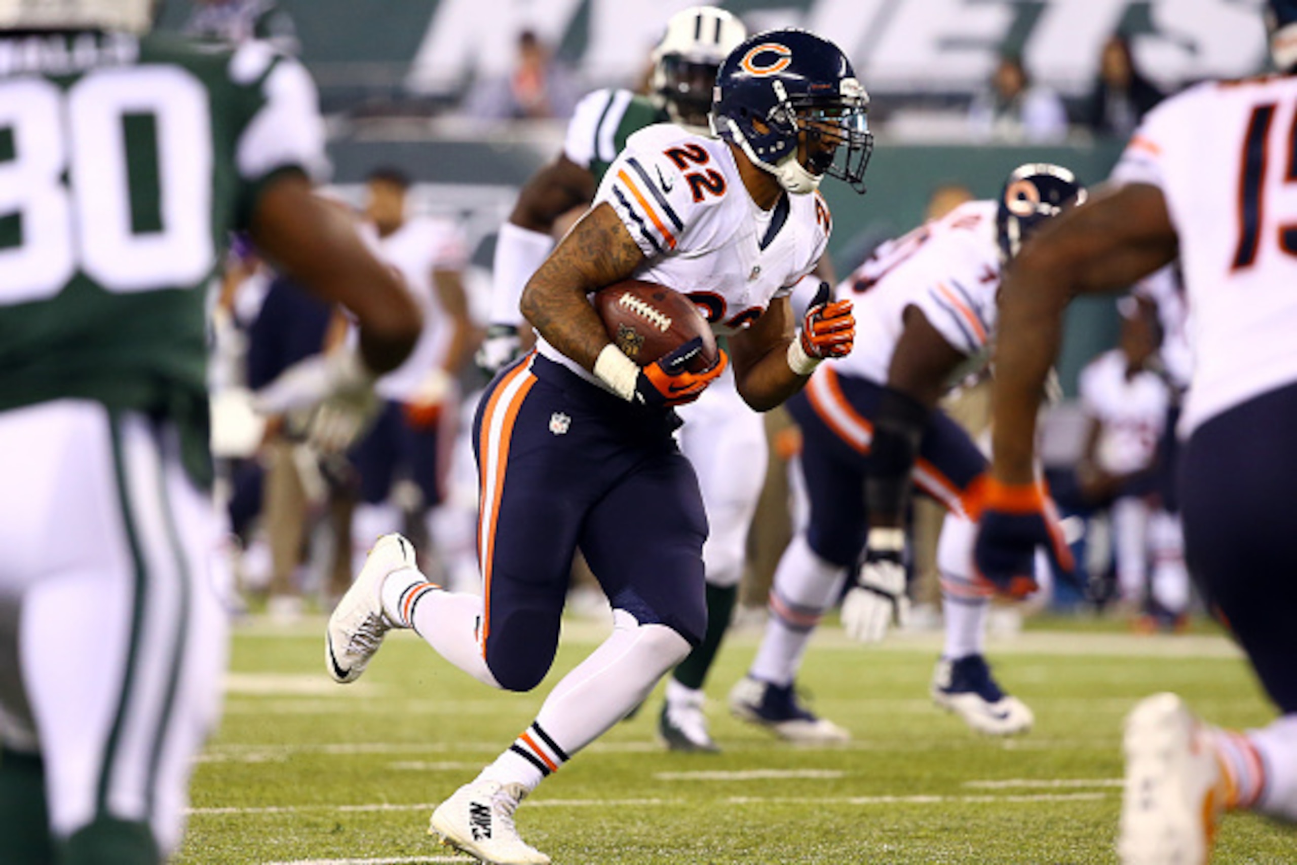 EAST RUTHERFORD, NJ - SEPTEMBER 22: Running back Matt Forte #22 of the Chicago Bears carries the ball against the New York Jets during a game at MetLife Stadium on September 22, 2014 in East Rutherford, New Jersey.  (Photo by Al Bello/Getty Images)
