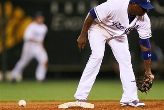 Hey, Yuni! Ball's behind ya!