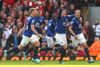 LIVERPOOL, ENGLAND - SEPTEMBER 27:  Phil Jagielka of Everton celebrates with team mates after scoring the equalising goal during the Barclays Premier League match between Liverpool and Everton at Anfield on September 27, 2014 in Liverpool, England.  (Phot