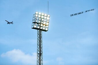 VILLARREAL, SPAIN - SEPTEMBER 27:  A plane tows a banner reading 'Come home Ronaldo - United Reel' during the La Liga match between Villarreal CF and Real Madrid at El Madrigal on September 27, 2014 in Villarreal, Spain.  (Photo by Manuel Queimadelos Alon