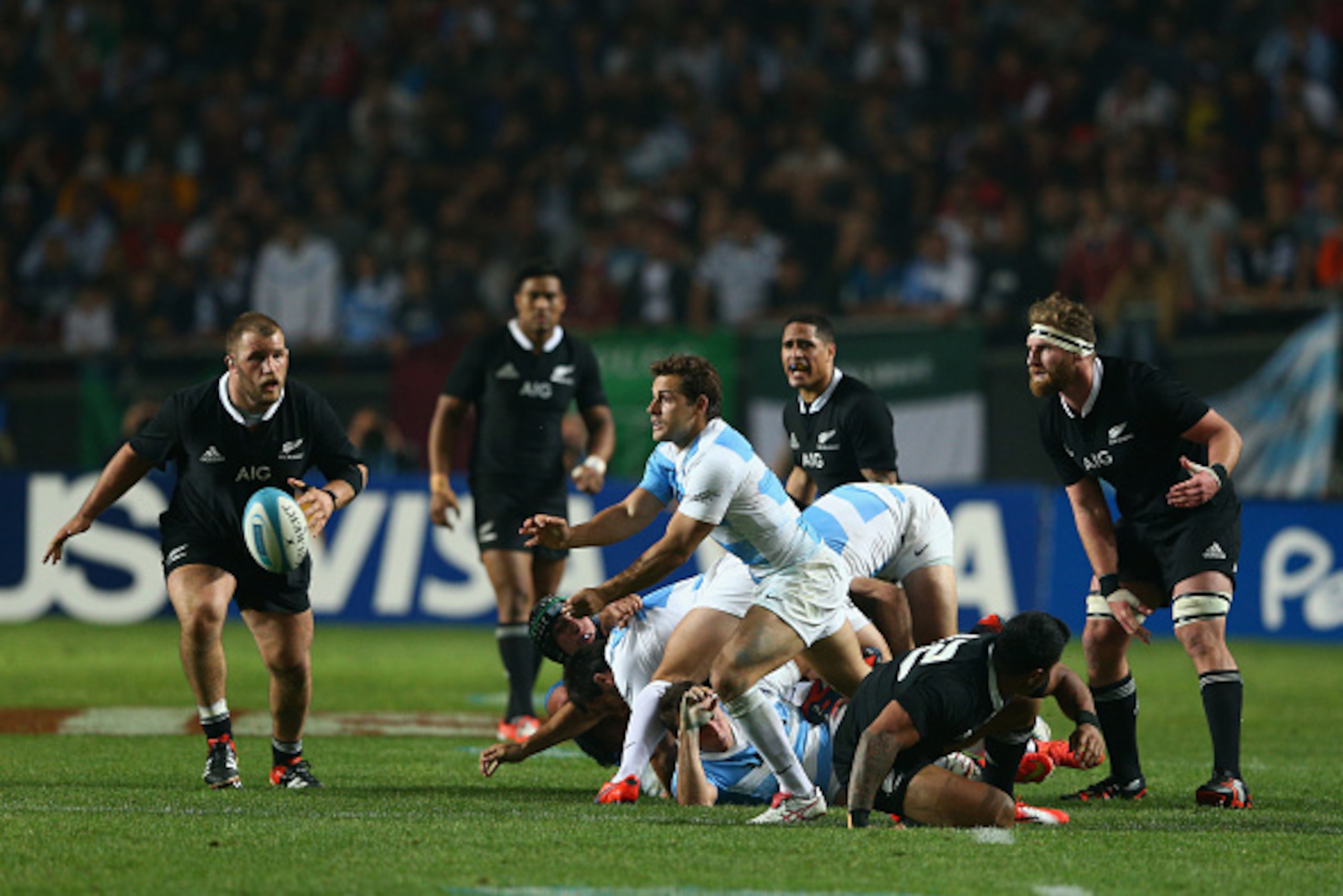 BUENOS AIRES, ARGENTINA - SEPTEMBER 27: Nicolas Sanchez of the Pumas passes during The Rugby Championship match between Argentina and the New Zealand All Blacks at Estadio Ciudad de La Plata on September 27, 2014 in Buenos Aires, Argentina.  (Photo by Cam
