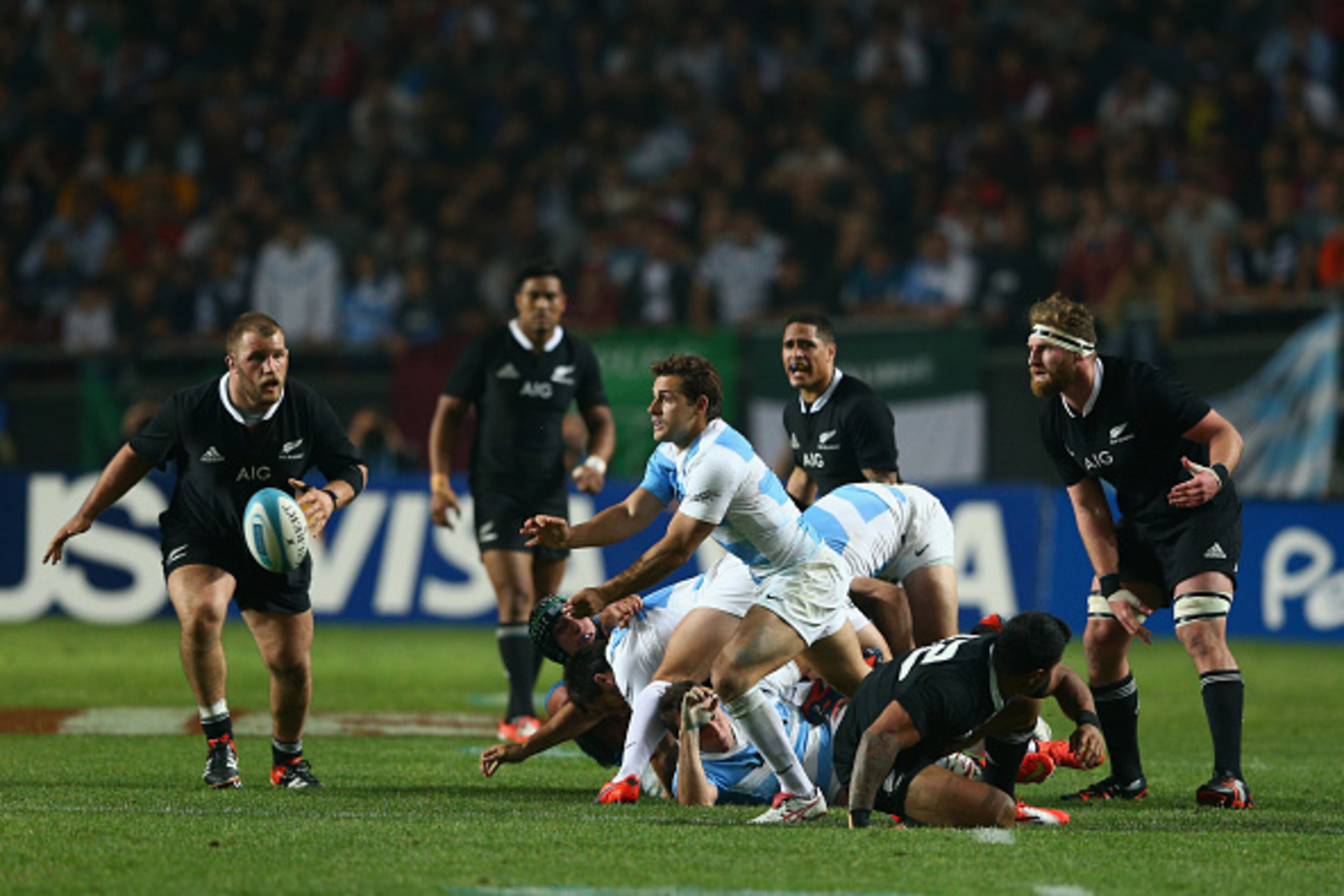 BUENOS AIRES, ARGENTINA - SEPTEMBER 27: Nicolas Sanchez of the Pumas passes during The Rugby Championship match between Argentina and the New Zealand All Blacks at Estadio Ciudad de La Plata on September 27, 2014 in Buenos Aires, Argentina.  (Photo by Cam