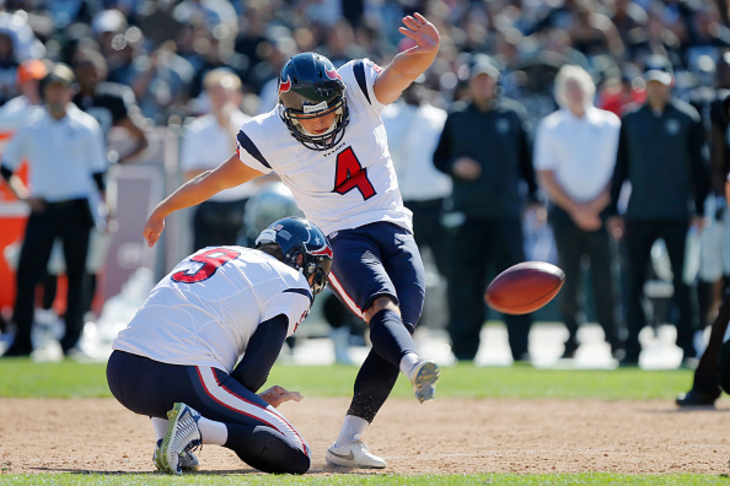 OAKLAND, CA - SEPTEMBER 14:  Kicker Randy Bullock #4 of the Houston Texans makes a 39-yard field goal against the Oakland Raiders in the third quarter on September 14, 2014 at O.co Coliseum in Oakland, California.  The Texans won 30-14.  (Photo by Brian B