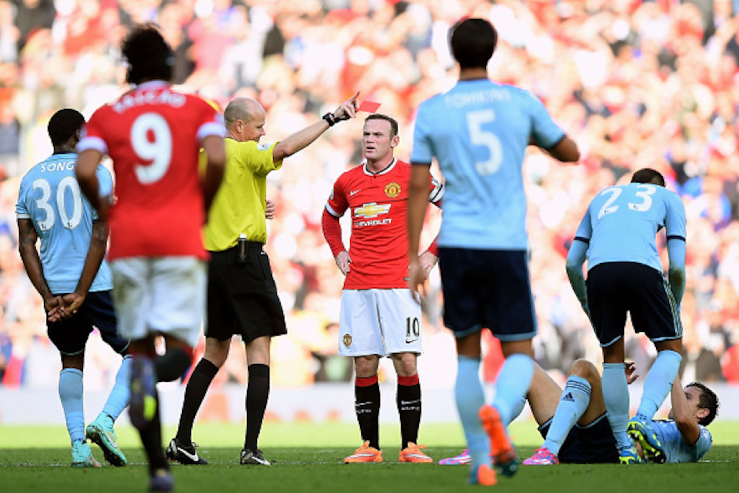 MANCHESTER, ENGLAND - SEPTEMBER 27:  Wayne Rooney of Manchester United receives a straight red card by referee Lee Mason after a foul on Stewart Downing of West Ham during the Barclays Premier League match between Manchester United and West Ham United at 