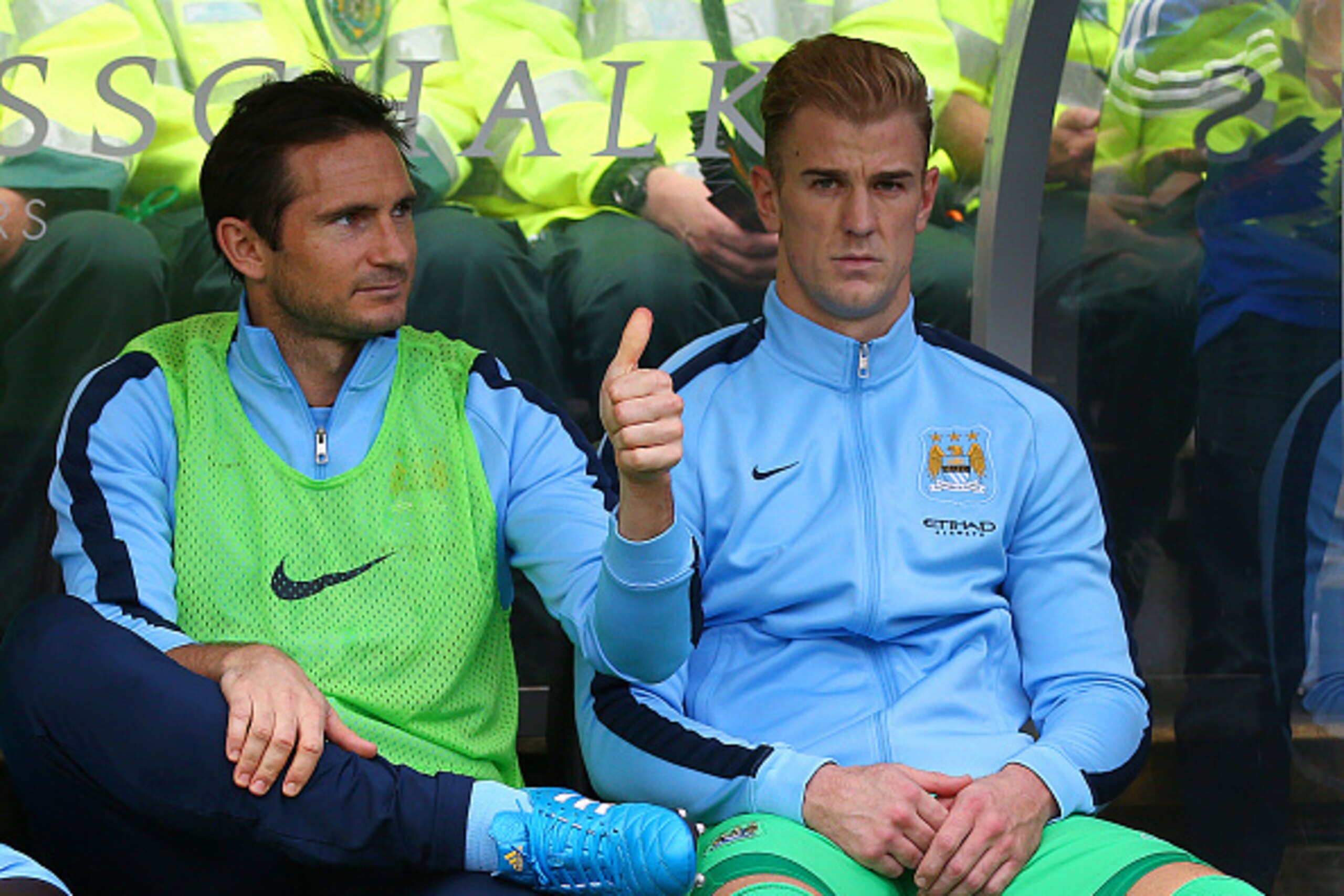 HULL, ENGLAND - SEPTEMBER 27:  Frank Lampard of Manchester City gives a thumbs up as he sits on the bench next to Joe Hart of Manchester City before the Barclays Premier League match between Hull City and Manchester City at KC Stadium on September 27, 201