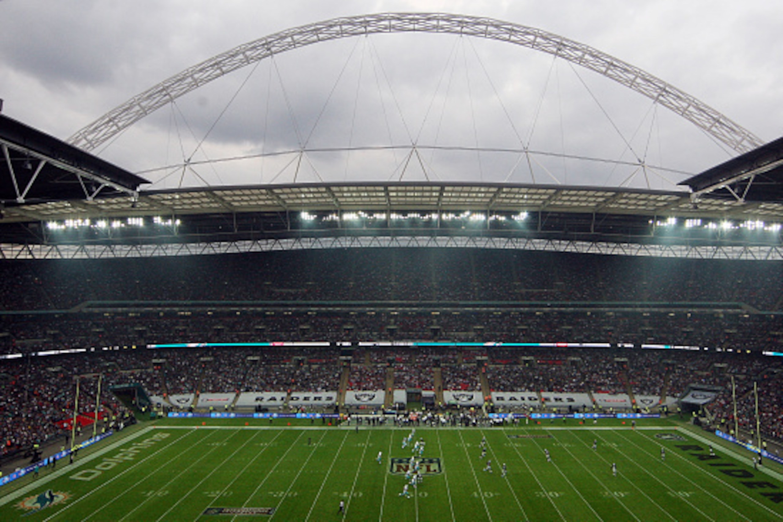 LONDON, ENGLAND - SEPTEMBER 28: A general view of the stadium as the match kicks off during the NFL match between the Oakland Raiders and the Miami Dolphins at Wembley Stadium on September 28, 2014 in London, England. (Photo by Nicky Hayes/NFL UK - Pool LONDON, ENGLAND - SEPTEMBER 28: A general view of the stadium as the match kicks off during the NFL match between the Oakland Raiders and the Miami Dolphins at Wembley Stadium on September 28, 2014 in London, England. (Photo by Nicky Hayes/NFL UK - Pool