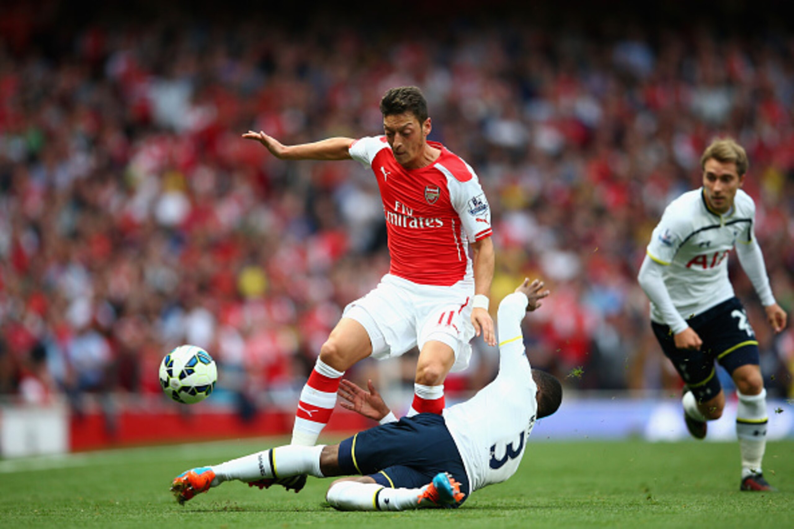 LONDON, ENGLAND - SEPTEMBER 27:  Mesut Oezil of Arsenal in action against Danny Rose of Spurs during the Barclays Premier League match between Arsenal and Tottenham Hotspur at Emirates Stadium on September 27, 2014 in London, England.  (Photo by Paul Gilh