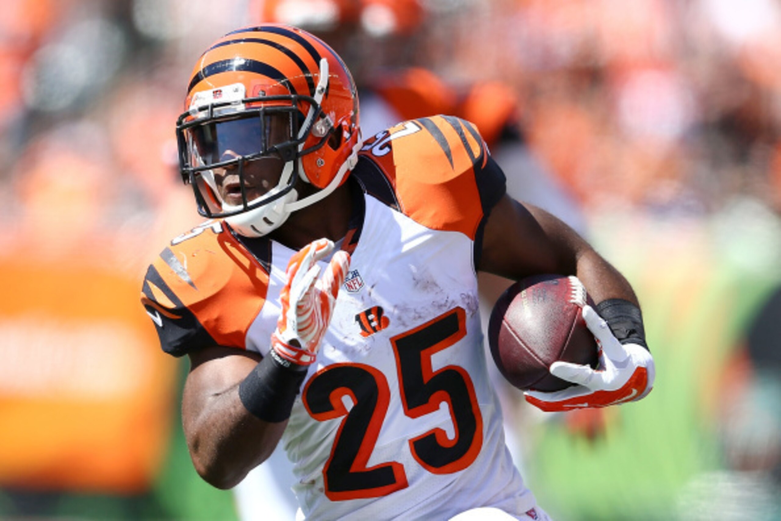 CINCINNATI, OH - SEPTEMBER 14:  Giovani Bernard #25 of the Cincinnati Bengals carries the ball during the second quarter against the Atlanta Falcons at Paul Brown Stadium on September 14, 2014 in Cincinnati, Ohio. (Photo by Andy Lyons/Getty Images)