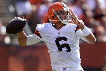 CLEVELAND, OH - SEPTEMBER 21:  Brian Hoyer #6 of the Cleveland Browns throws a first quarter pass against the Baltimore Ravens at FirstEnergy Stadium on September 21, 2014 in Cleveland, Ohio.  (Photo by Jason Miller/Getty Images)