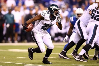 INDIANAPOLIS, IN - SEPTEMBER 15:  Running back LeSean McCoy #25 of the Philadelphia Eagles carries the ball against the Indianapolis Colts during a game at Lucas Oil Stadium on September 15, 2014 in Indianapolis, Indiana.  (Photo by Andy Lyons/Getty Image